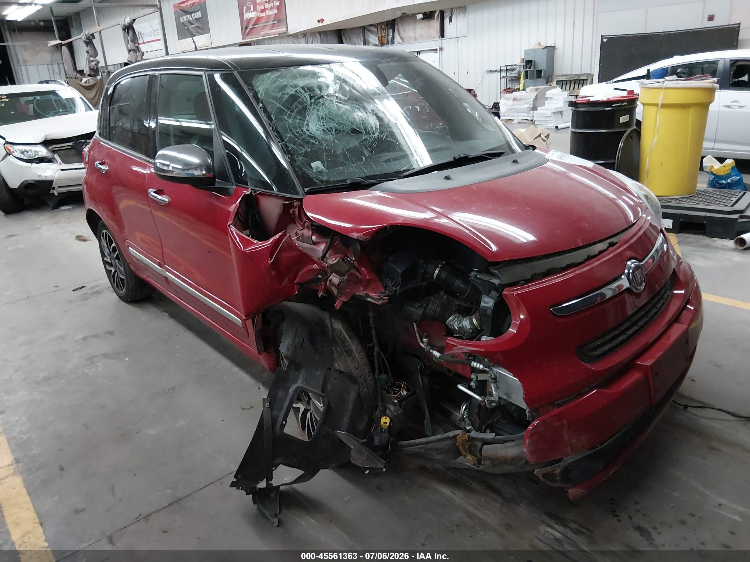 2014 FIAT 500L Lounge, VIN ZFBCFACHXEZ015176 — Front end