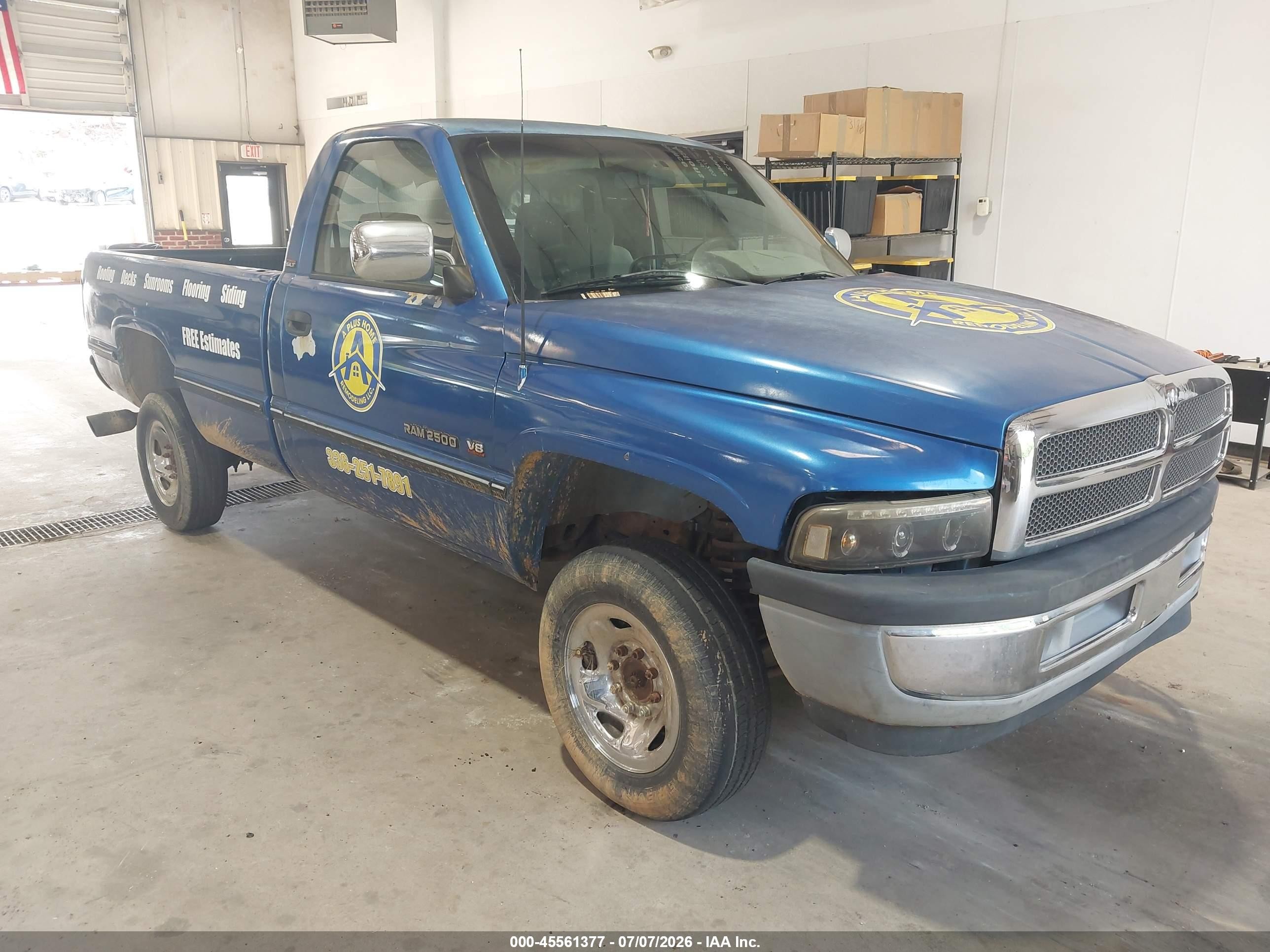 1995 Dodge RAM, VIN 1B7JF26Z0SS331592 — Front end