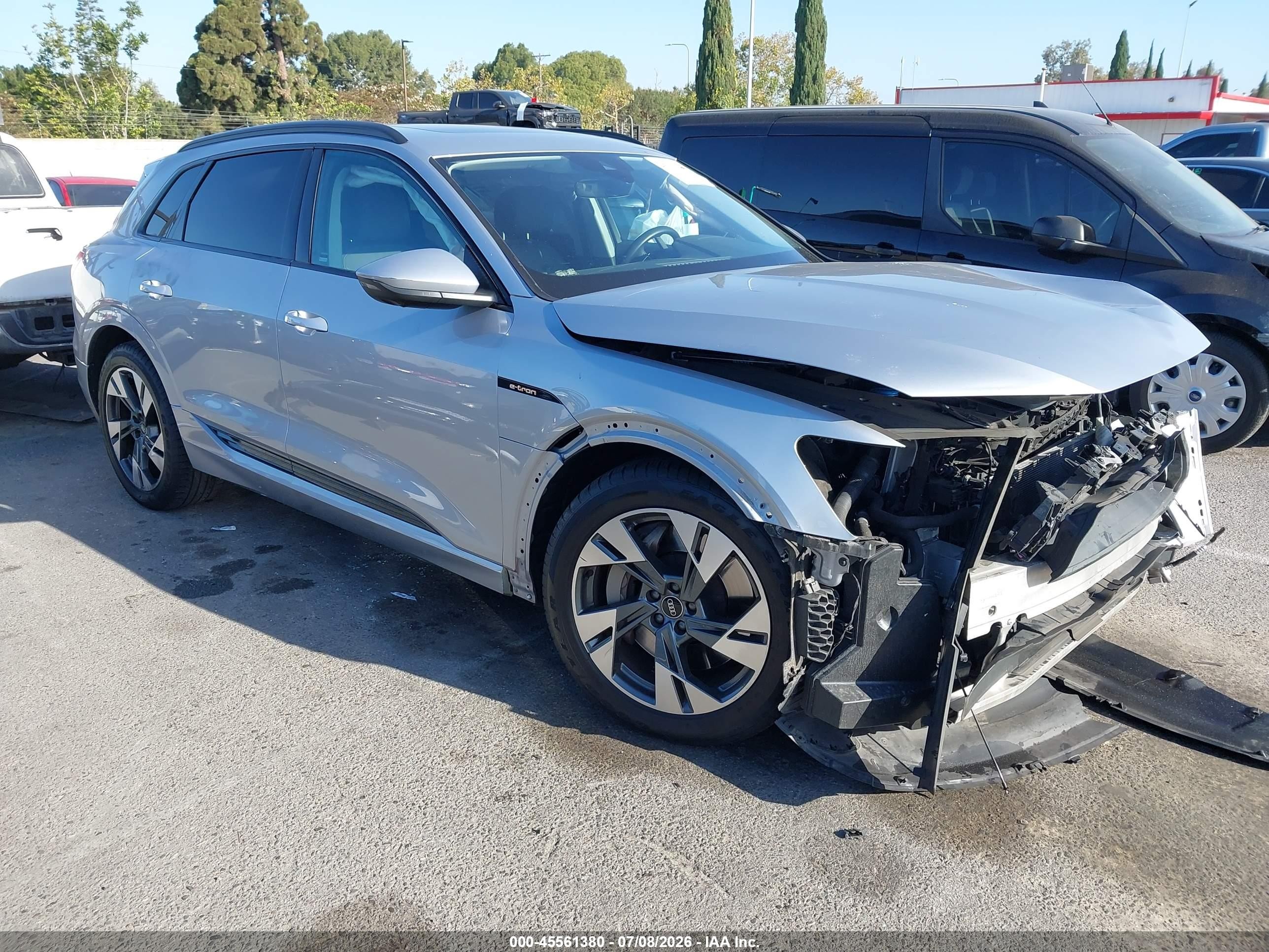 2021 Audi e-tron Premium, VIN WA1AAAGE3MB039128 — Front end
