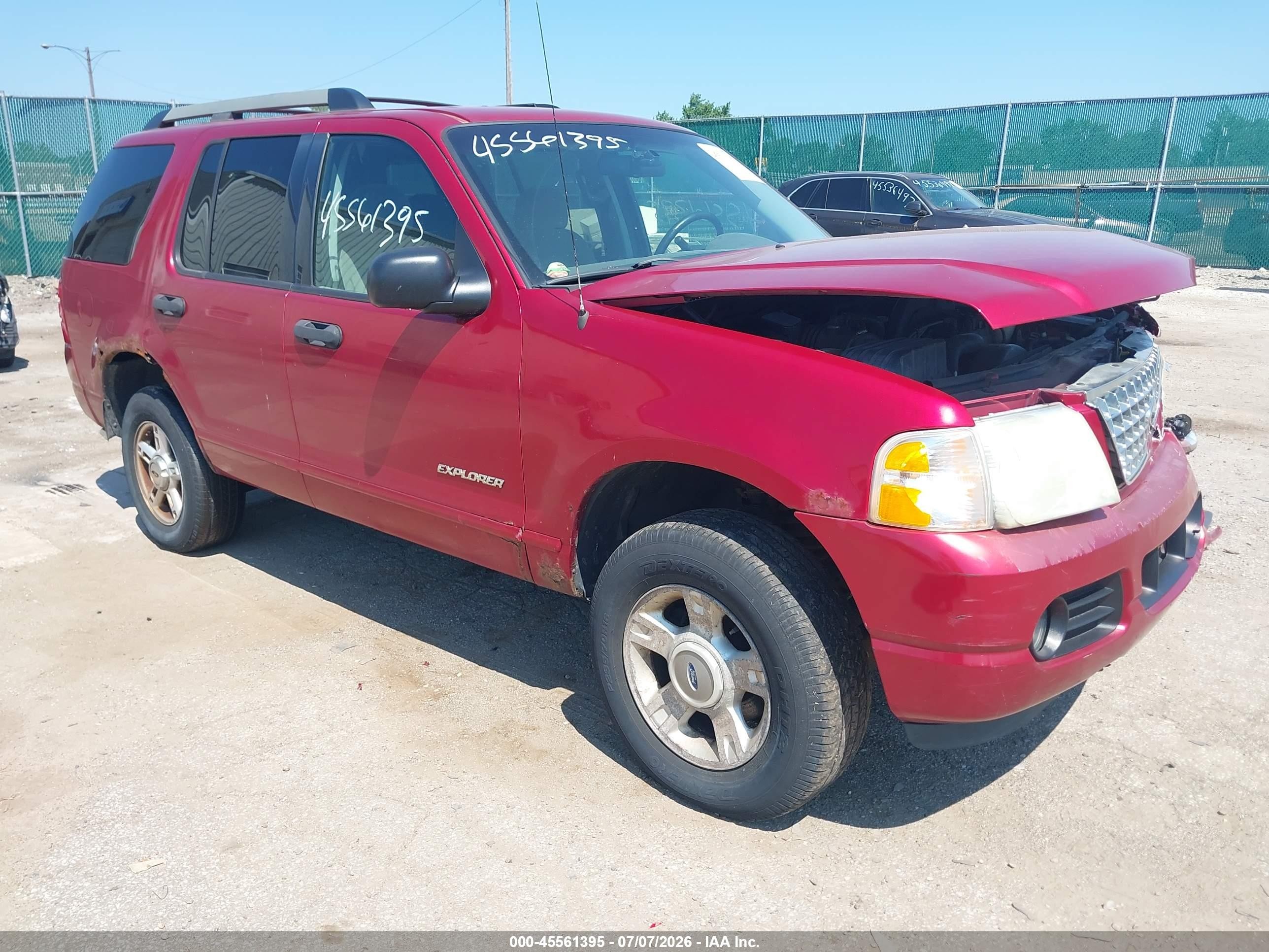 2005 Ford Explorer XLT, VIN 1FMZU73K15UA02725 — Перед
