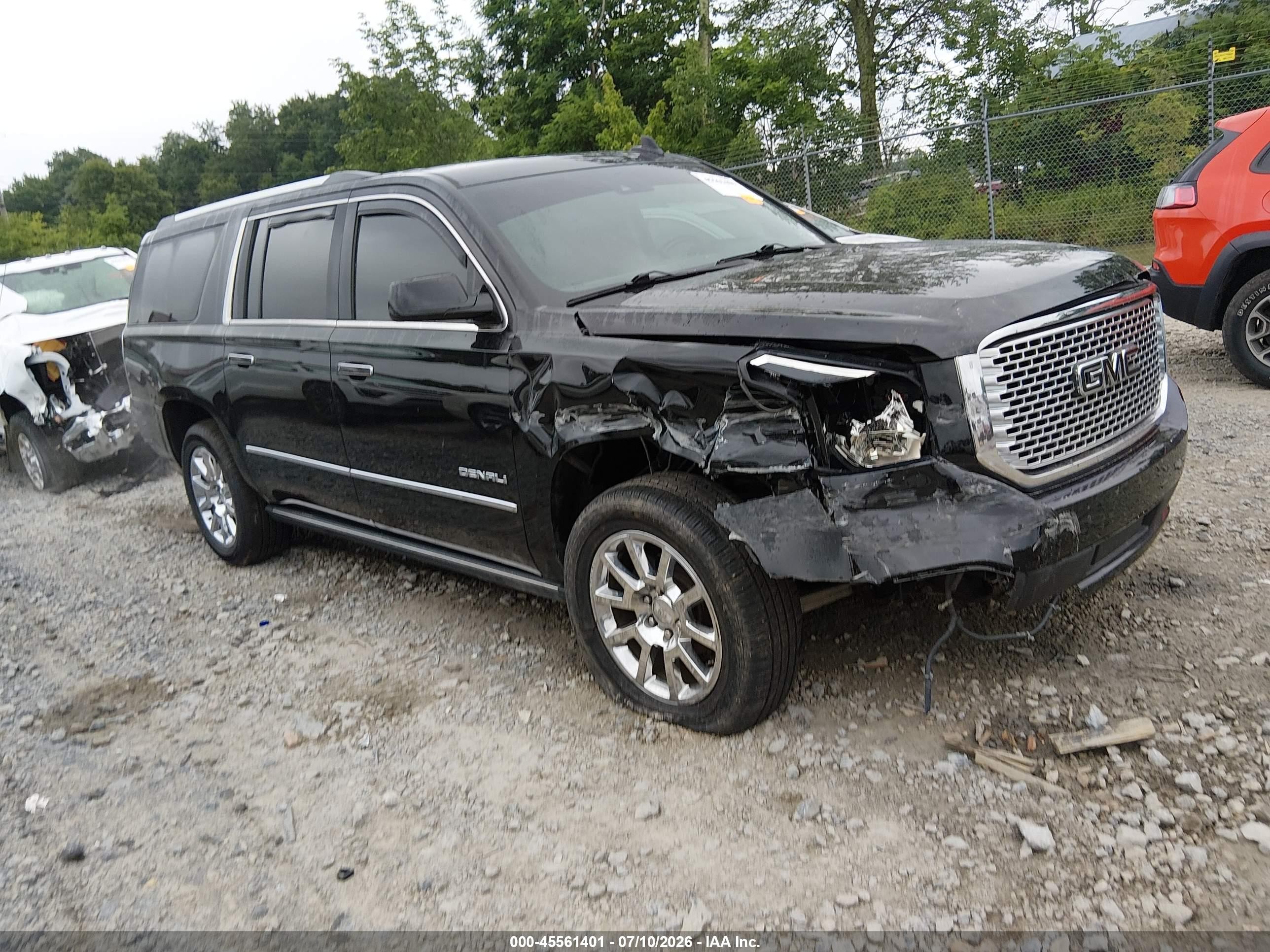 2015 GMC Yukon XL Denali, VIN 1GKS2JKJ9FR573423 — Rear end