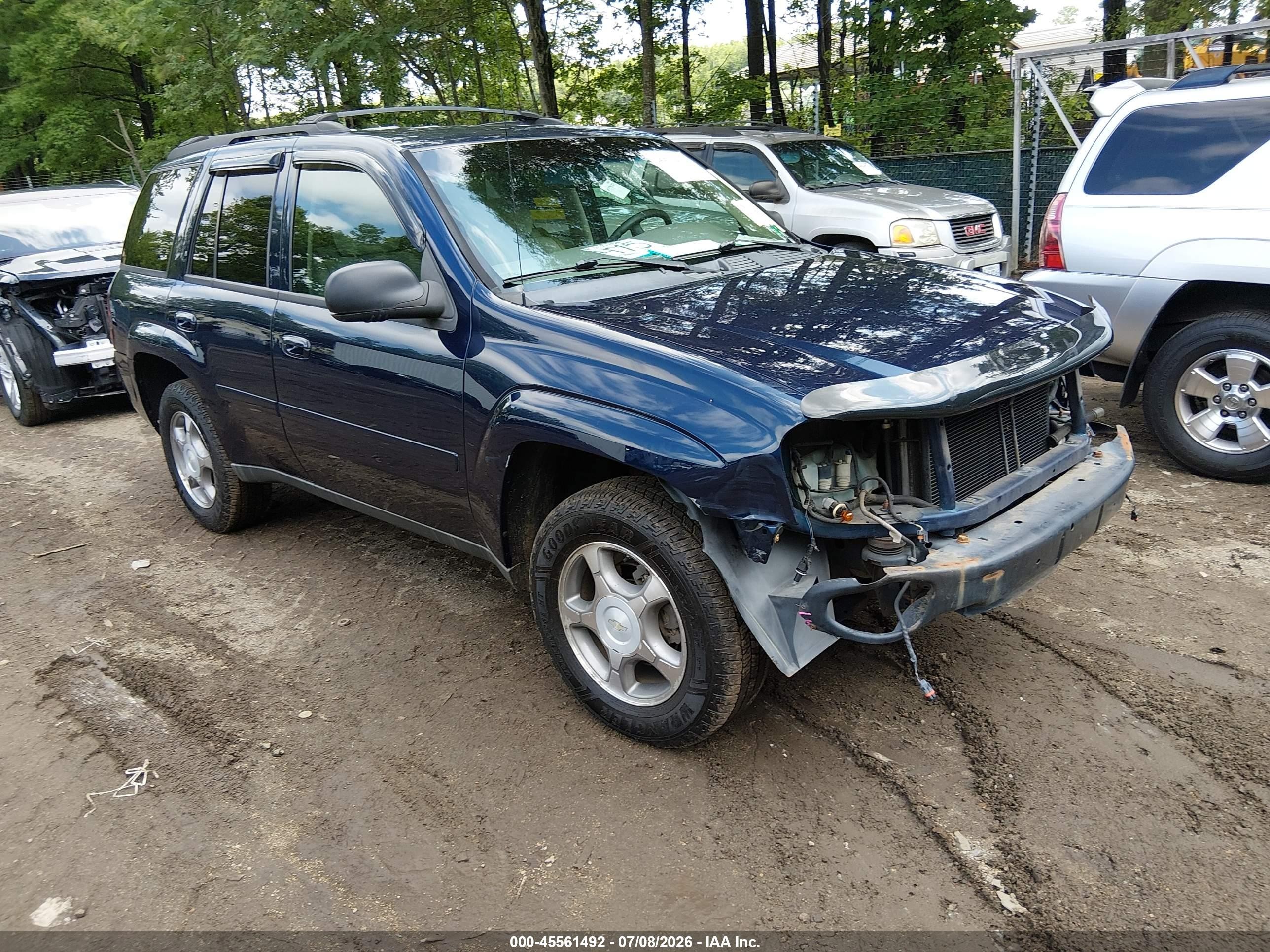 2009 Chevrolet TrailBlazer 1LT, VIN 1GNDS33S592107533 — Front end