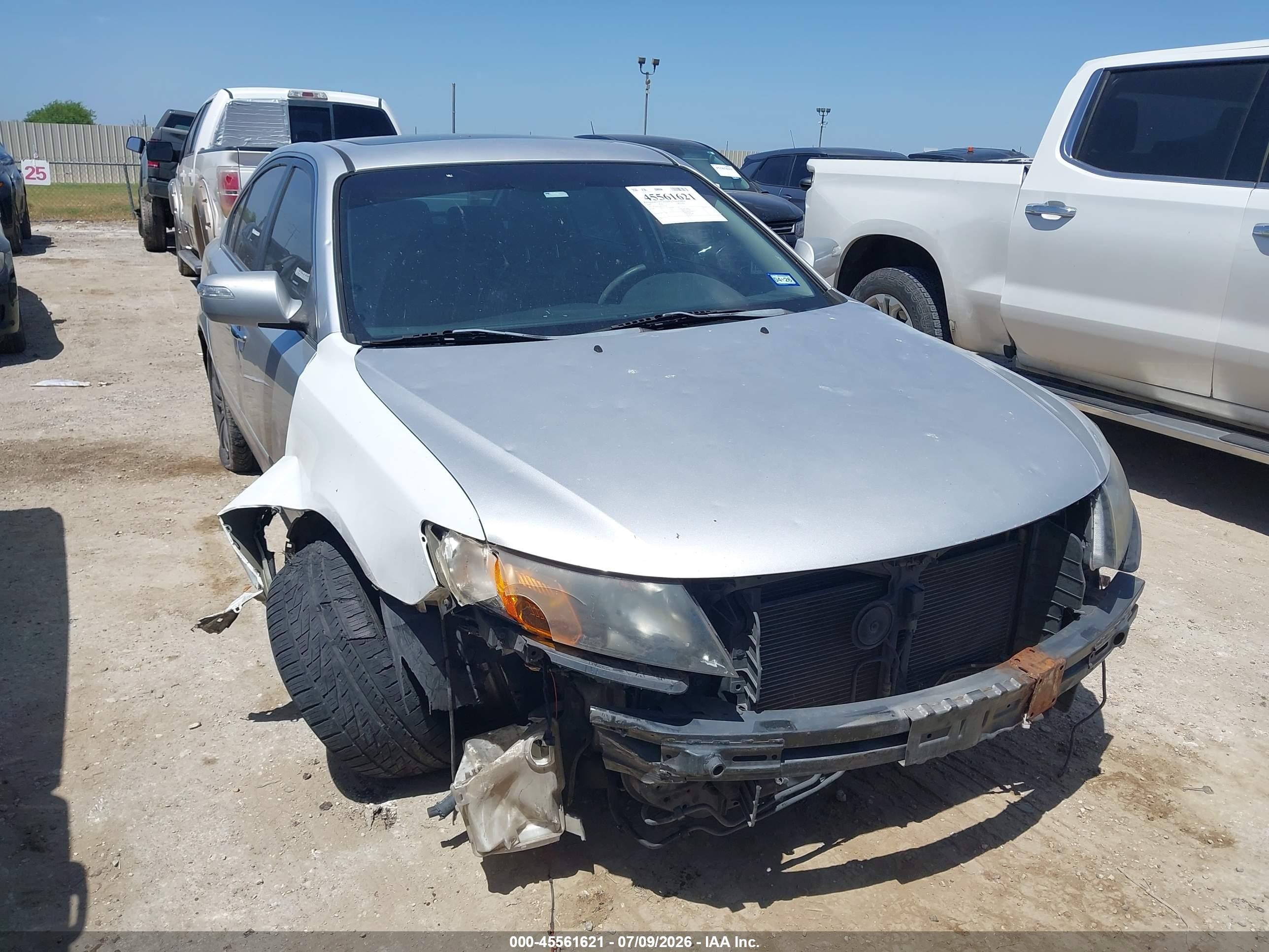 2009 Kia Optima EX, VIN KNAGE224095335347 — Перед