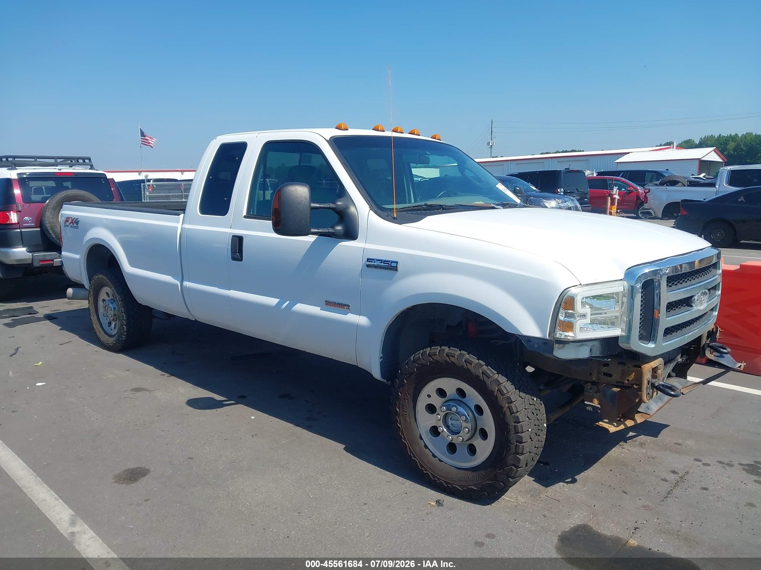 2006 Ford F-250 XL, VIN 1FTSX21P56EA25399 — Front end