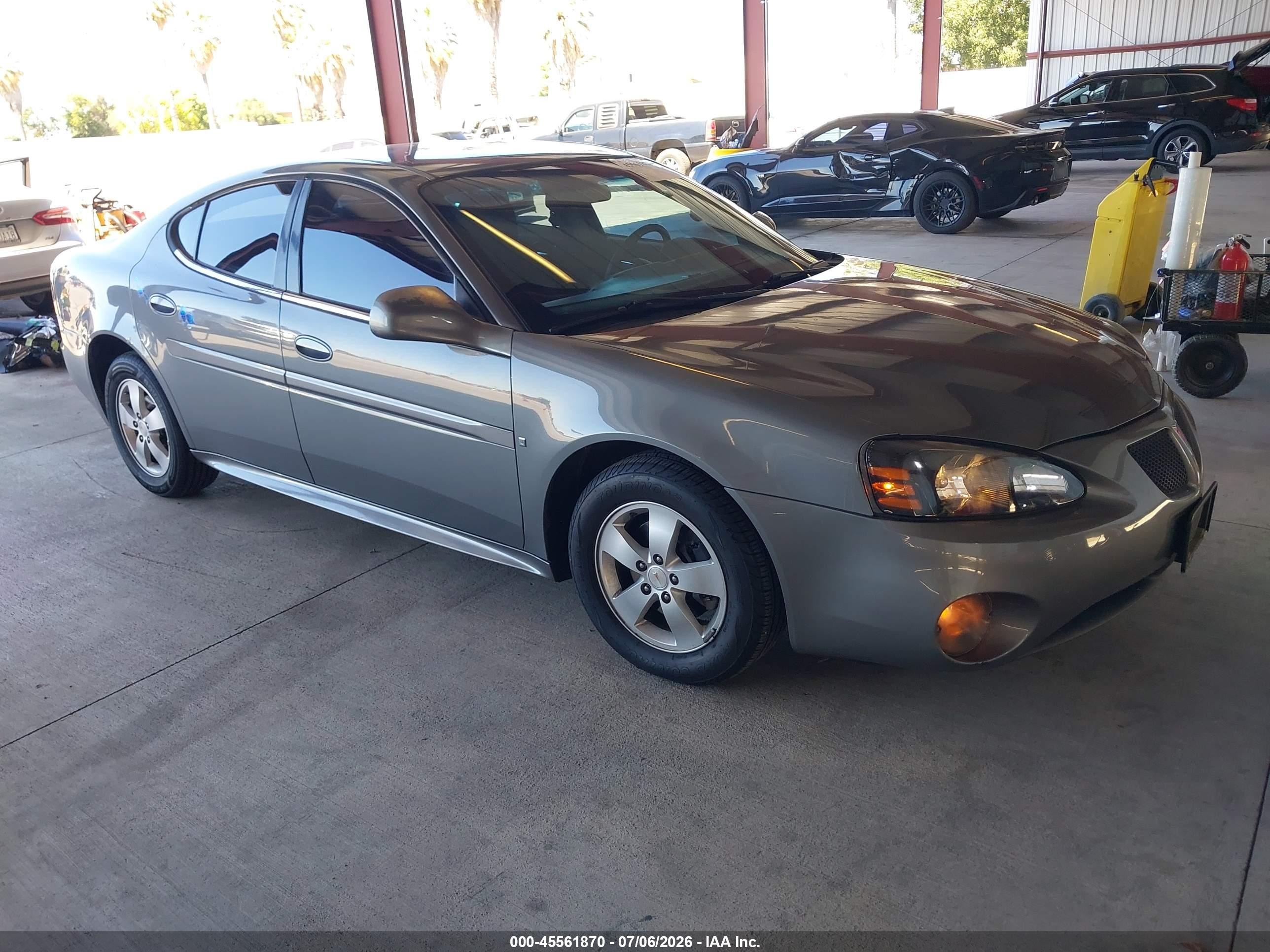 2007 Pontiac Grand Prix, VIN 2G2WP552X71118556 — Side