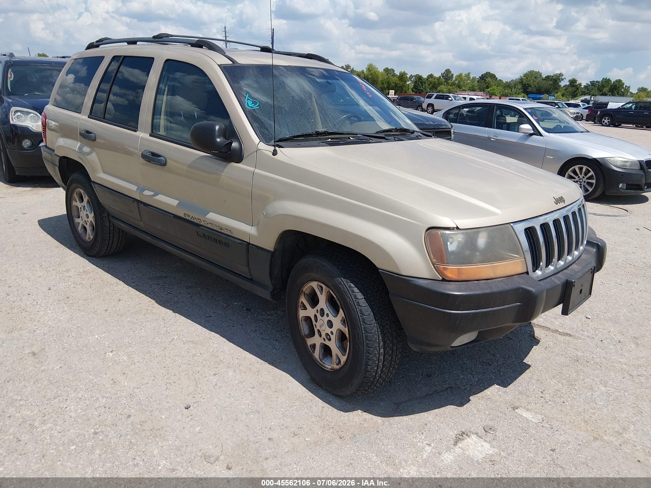 2000 Jeep Grand Cherokee Laredo, VIN 1J4G248S4YC381667 — Normal wear