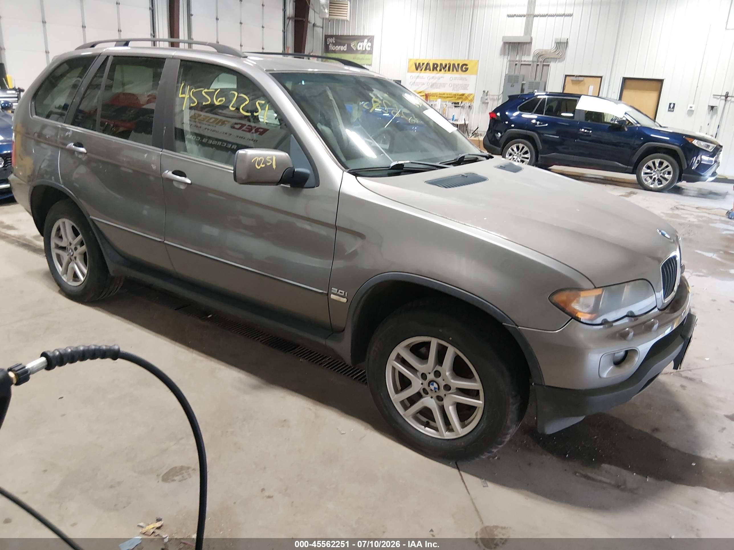 2004 BMW X5 3.0i, VIN 5UXFA13524LU43189 — Normal wear