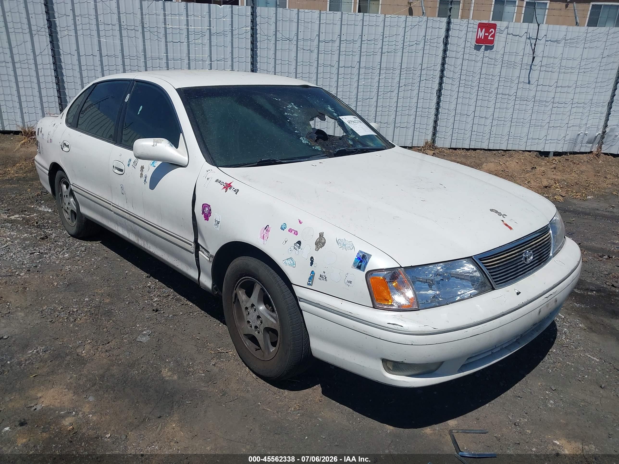 1999 Toyota Avalon XLS, VIN 4T1BF18B1XU300874 — Пожар в салоне