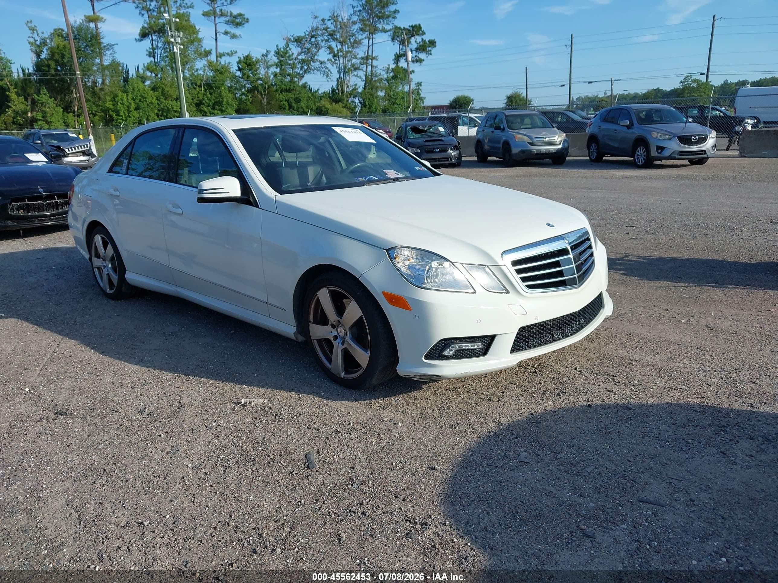 2011 Mercedes-Benz E 350 Luxury, VIN WDDHF5GB0BA495664 — Front end