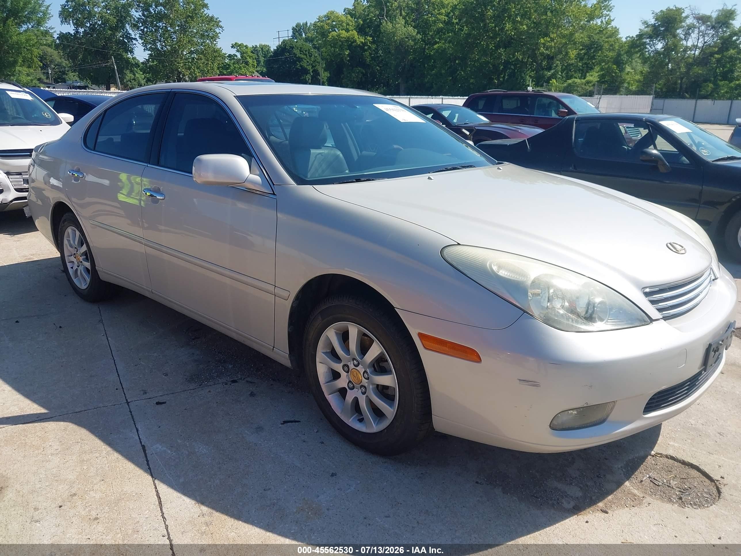 2002 Lexus ES 300, VIN JTHBF30G820045775 — Normal wear