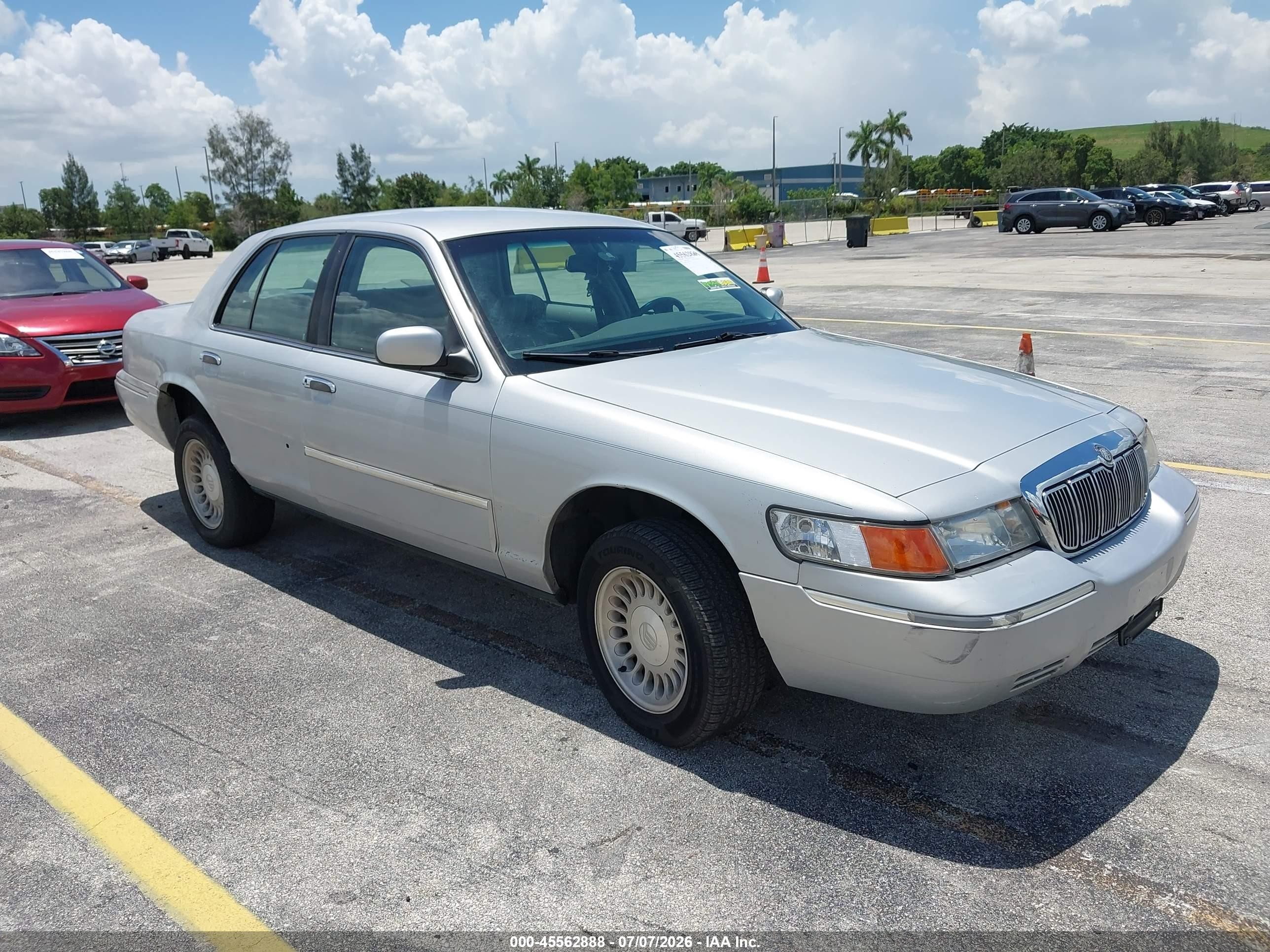1998 Mercury Grand Marquis LS, VIN 2MEFM75W0WX663307 — Normal wear