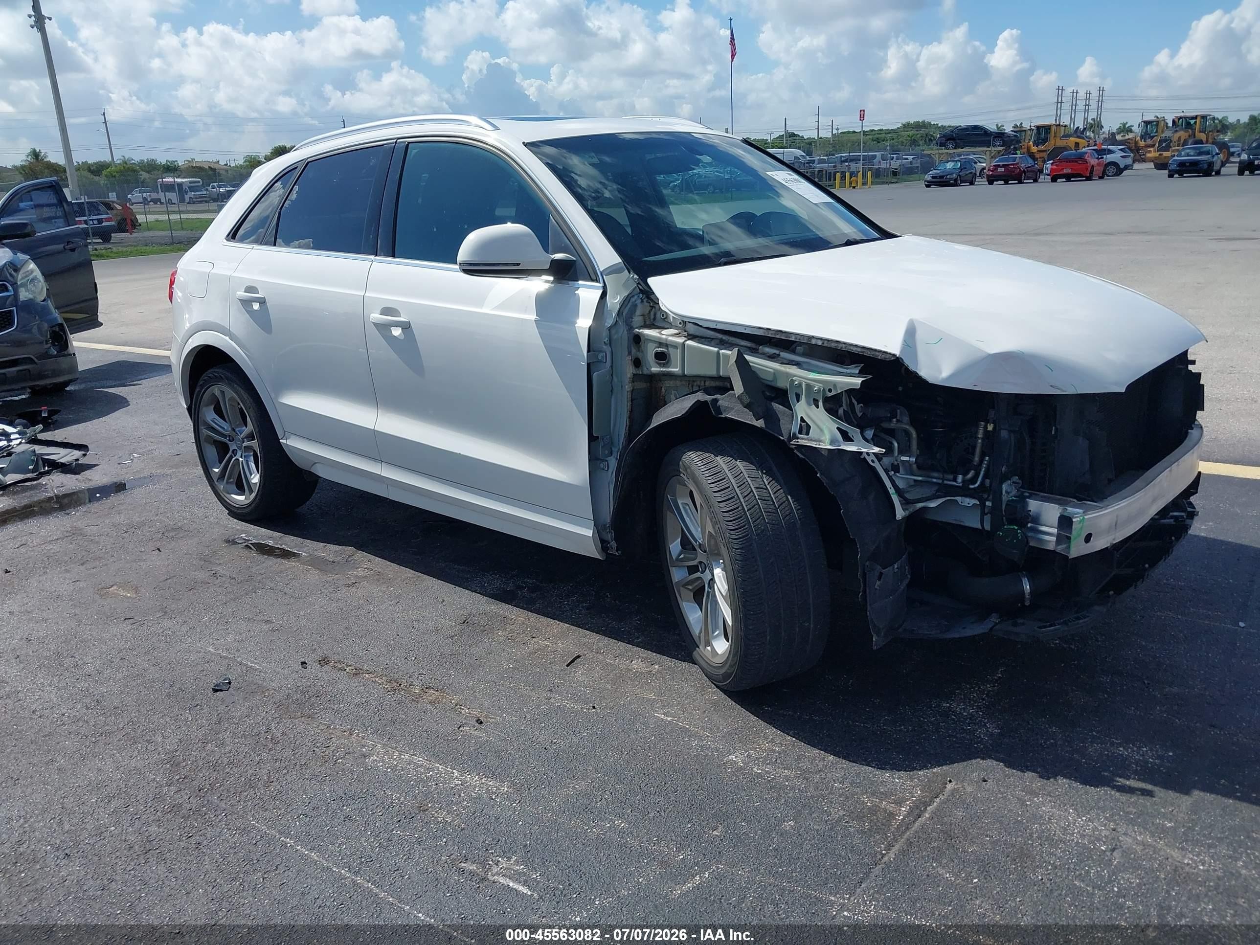 2017 Audi Q3 Premium Plus, VIN WA1HCCFS7HR012829 — Front end