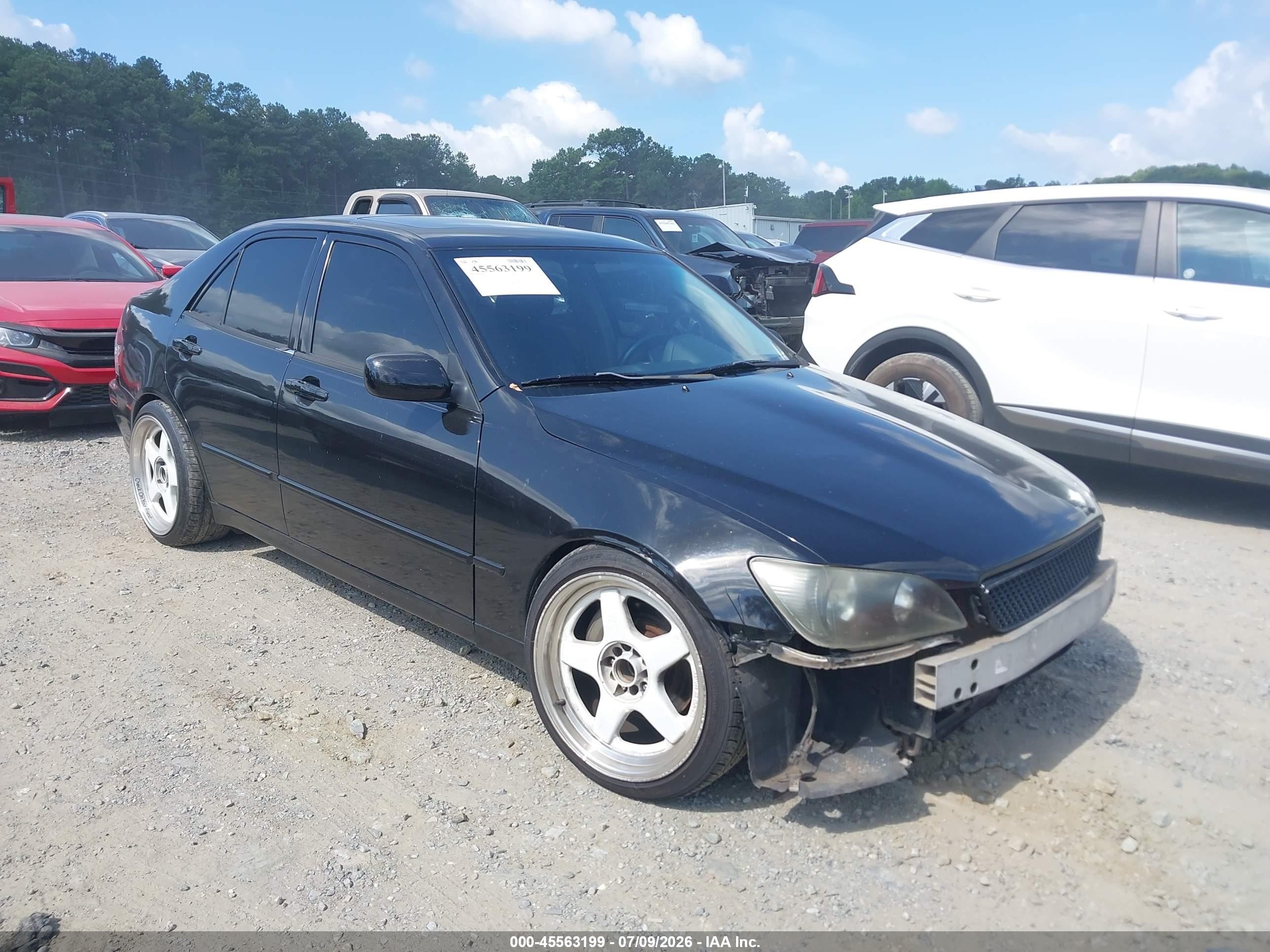 2002 Lexus IS 300/350, VIN JTHBD192120046008 — Front end