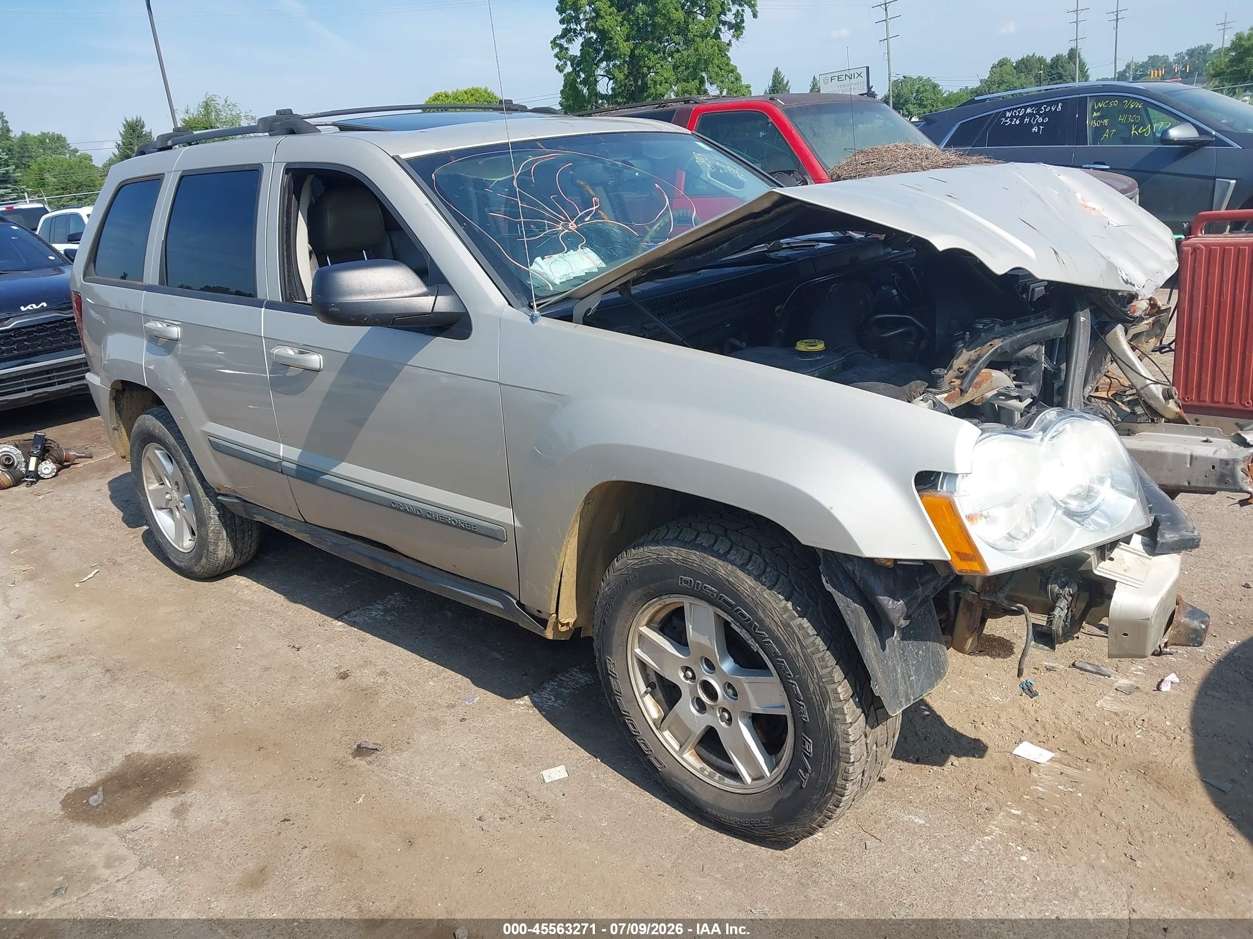 2007 Jeep Grand Cherokee Laredo, VIN 1J8GR48K87C522913 — Перед