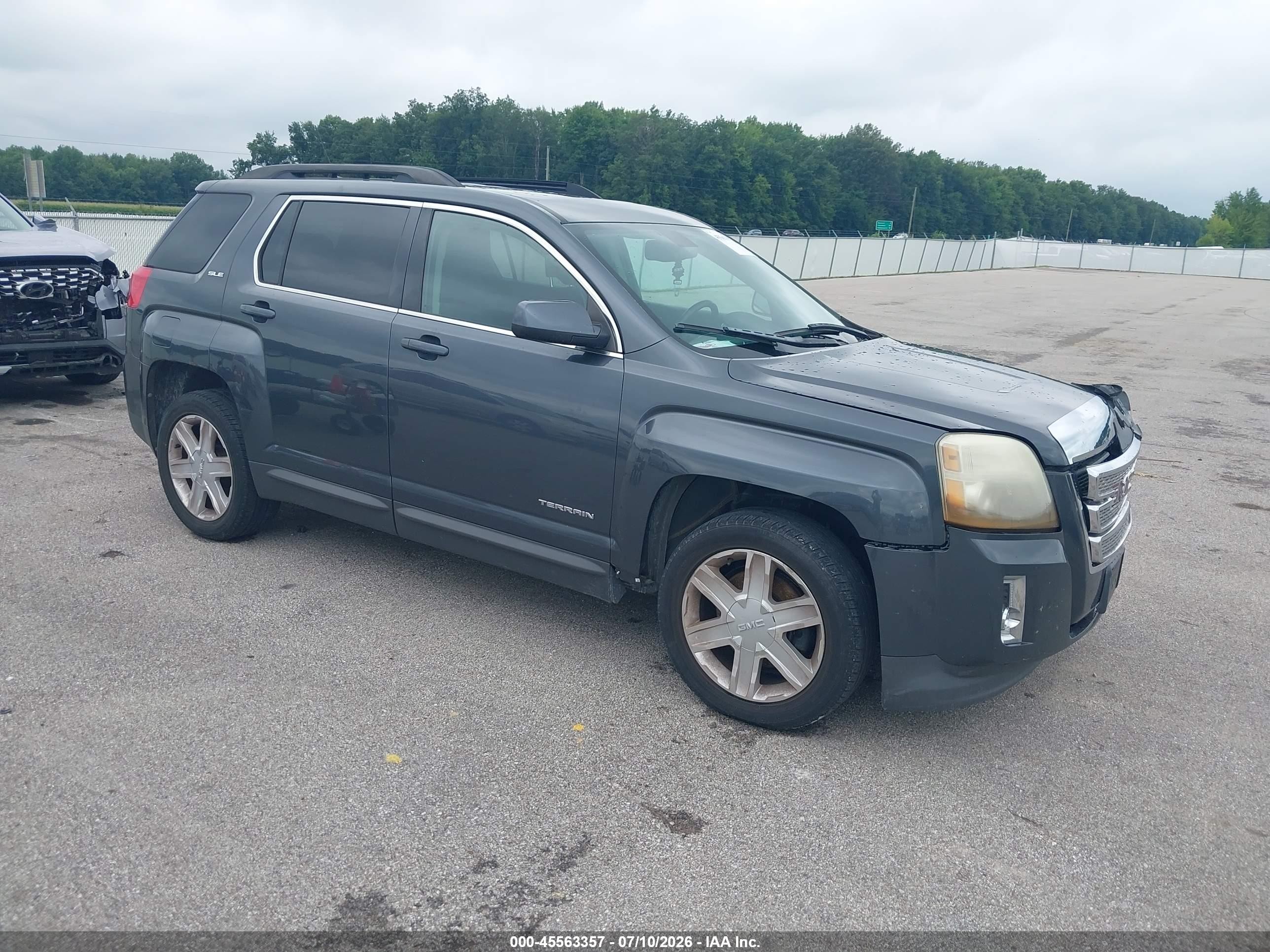 2011 GMC Terrain SLE-2, VIN 2CTFLTE51B6243287 — Front end