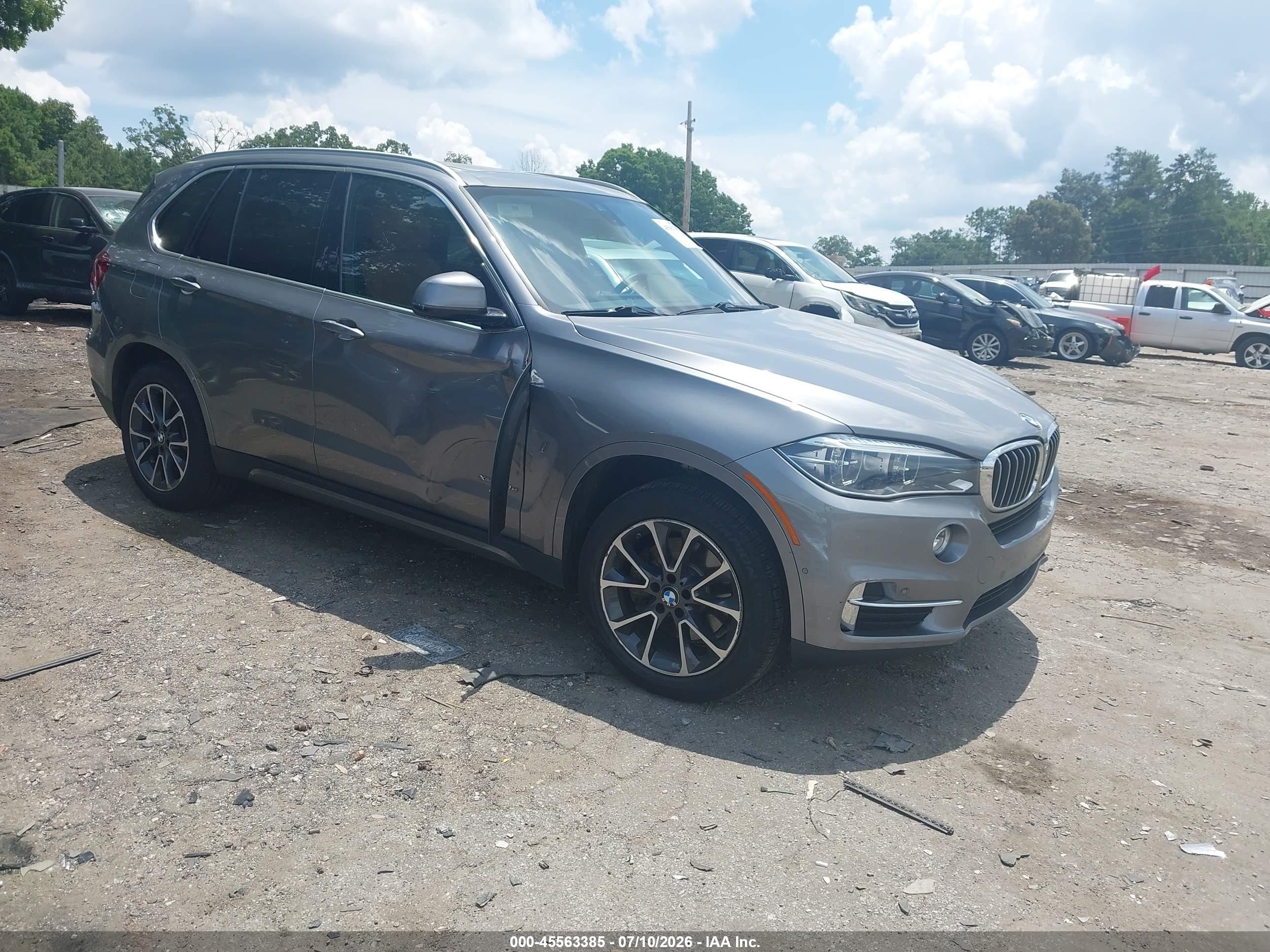 2018 BMW X5 xDrive40e, VIN 5UXKT0C55J0W04005 — Front end