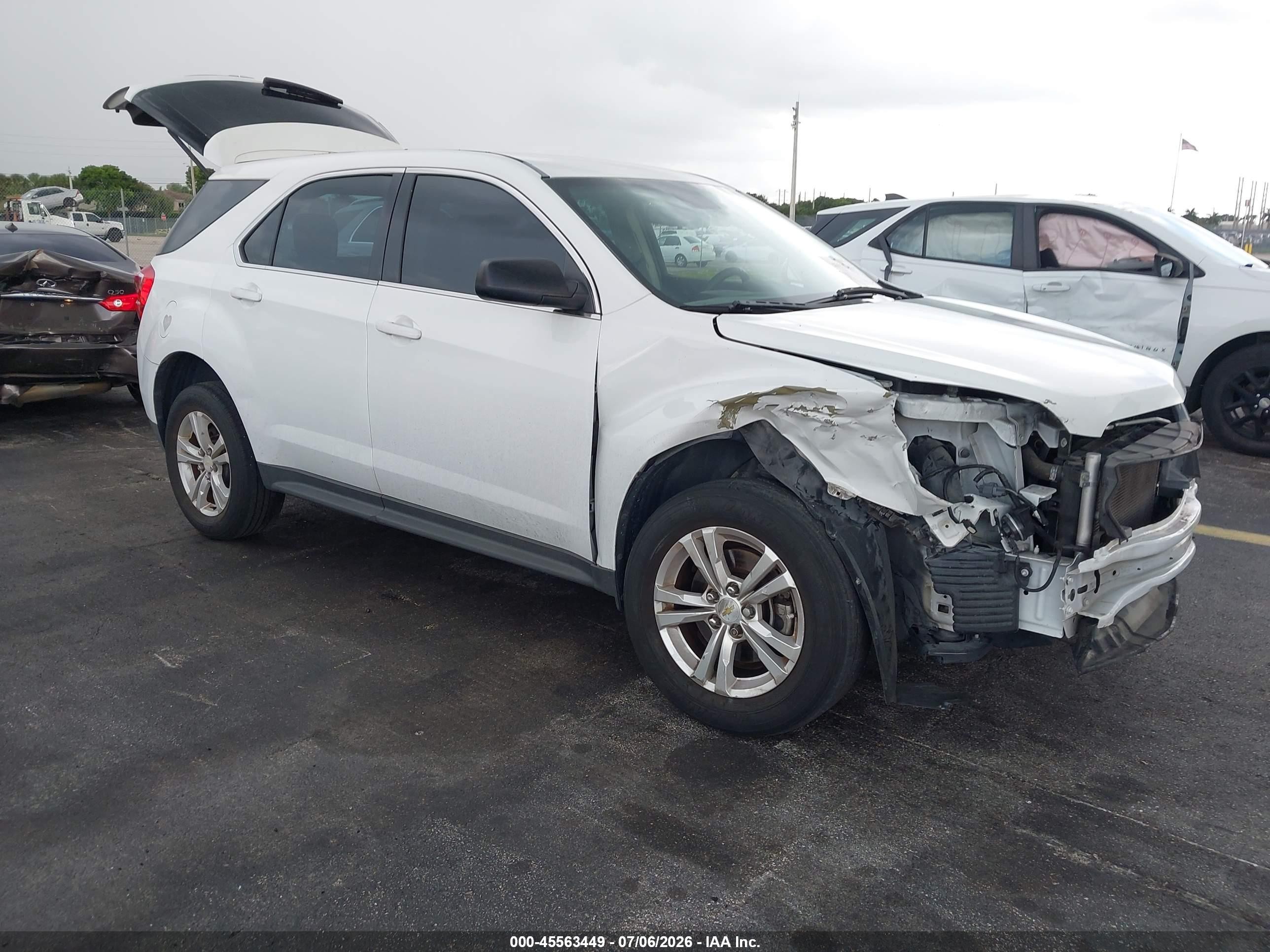 2016 Chevrolet Equinox LS, VIN 2GNALBEK3G6189625 — Front end