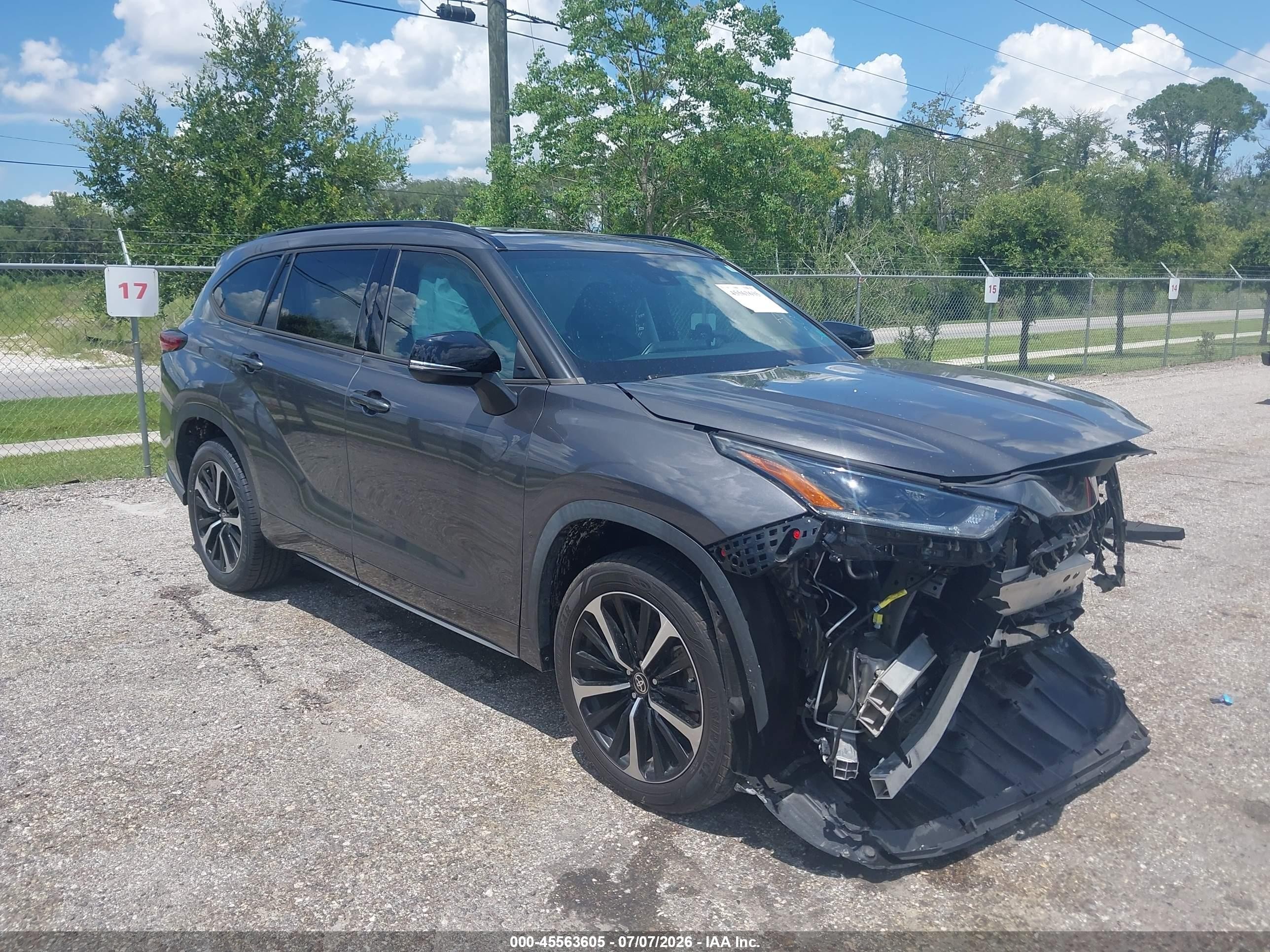 2022 Toyota Highlander XSE, VIN 5TDLZRBH0NS238882 — Front end