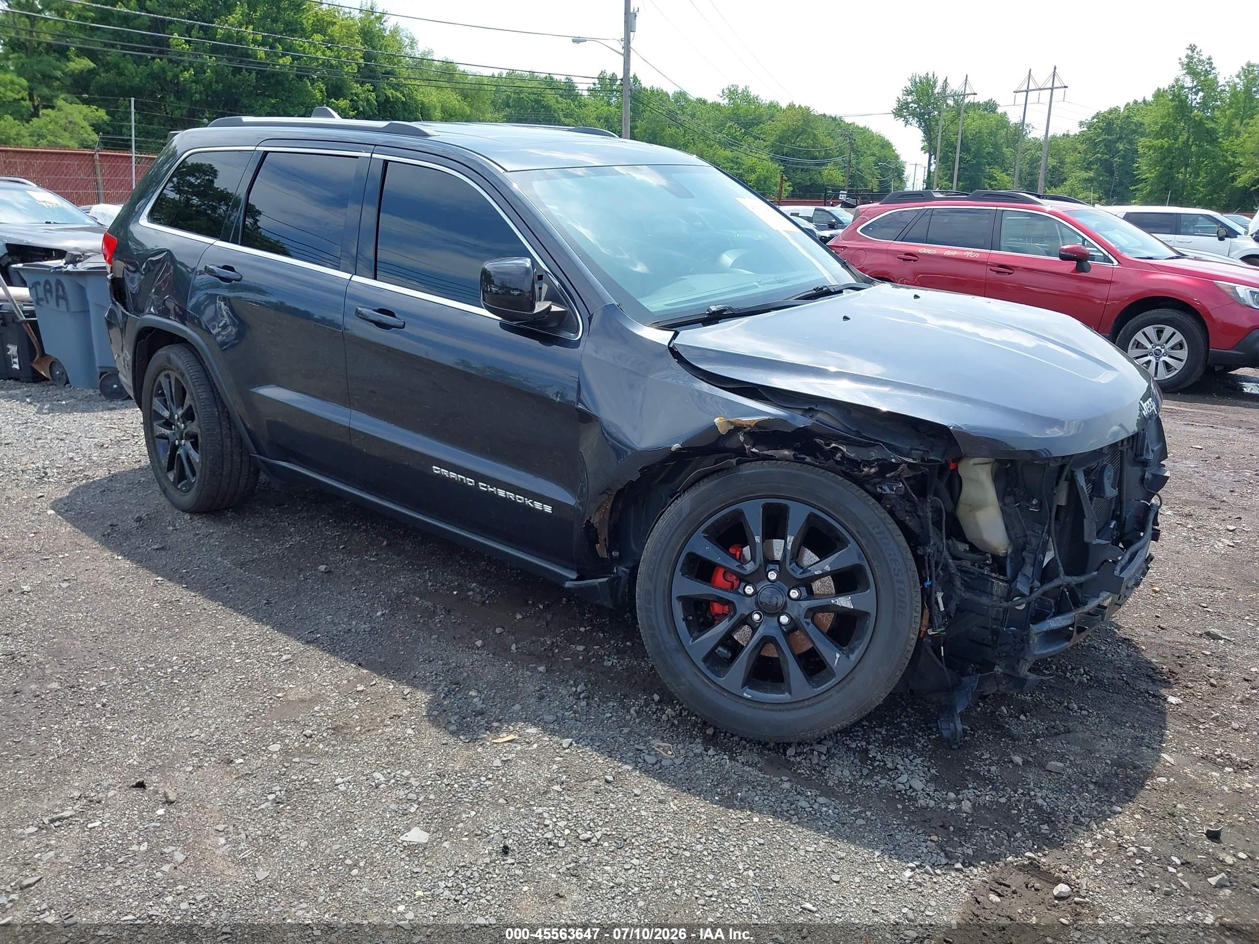 2014 Jeep Grand Cherokee Laredo, VIN 1C4RJFAG6EC308198 — Front end