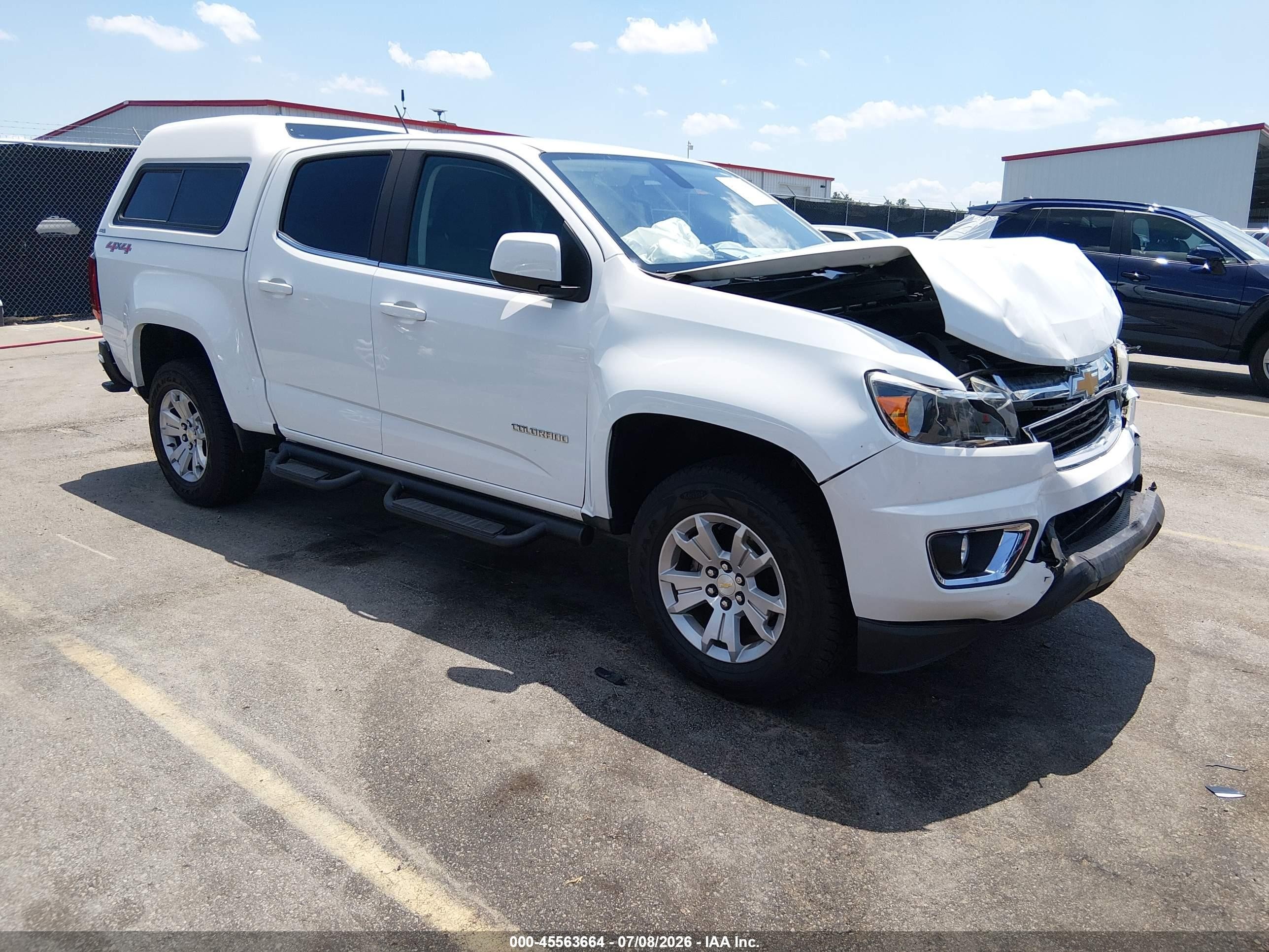 2020 Chevrolet Colorado 4WD LT, VIN 1GCGTCENXL1175897 — Перед