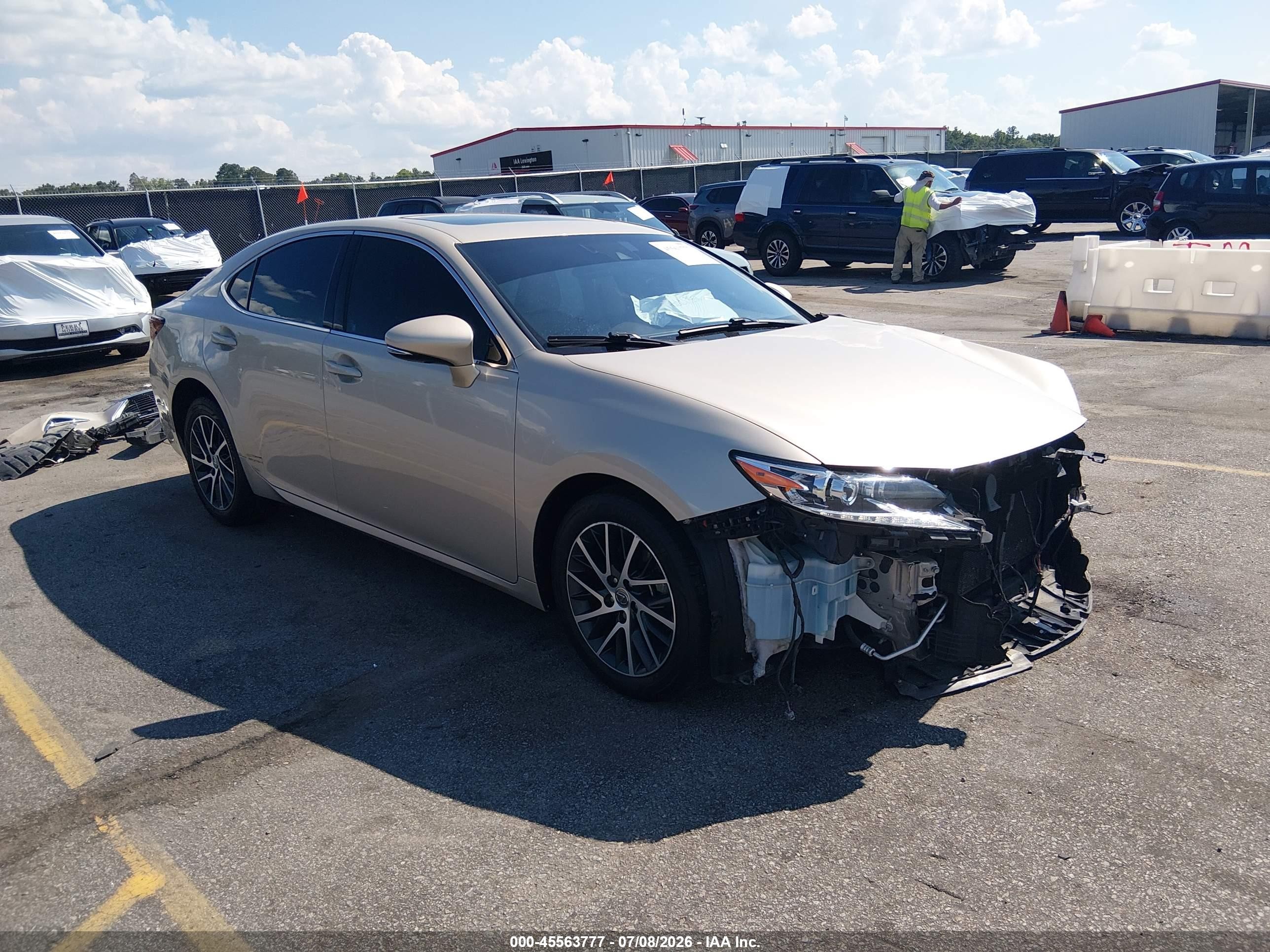 2018 Lexus ES 350, VIN 58ABK1GG3JU106890 — Перед