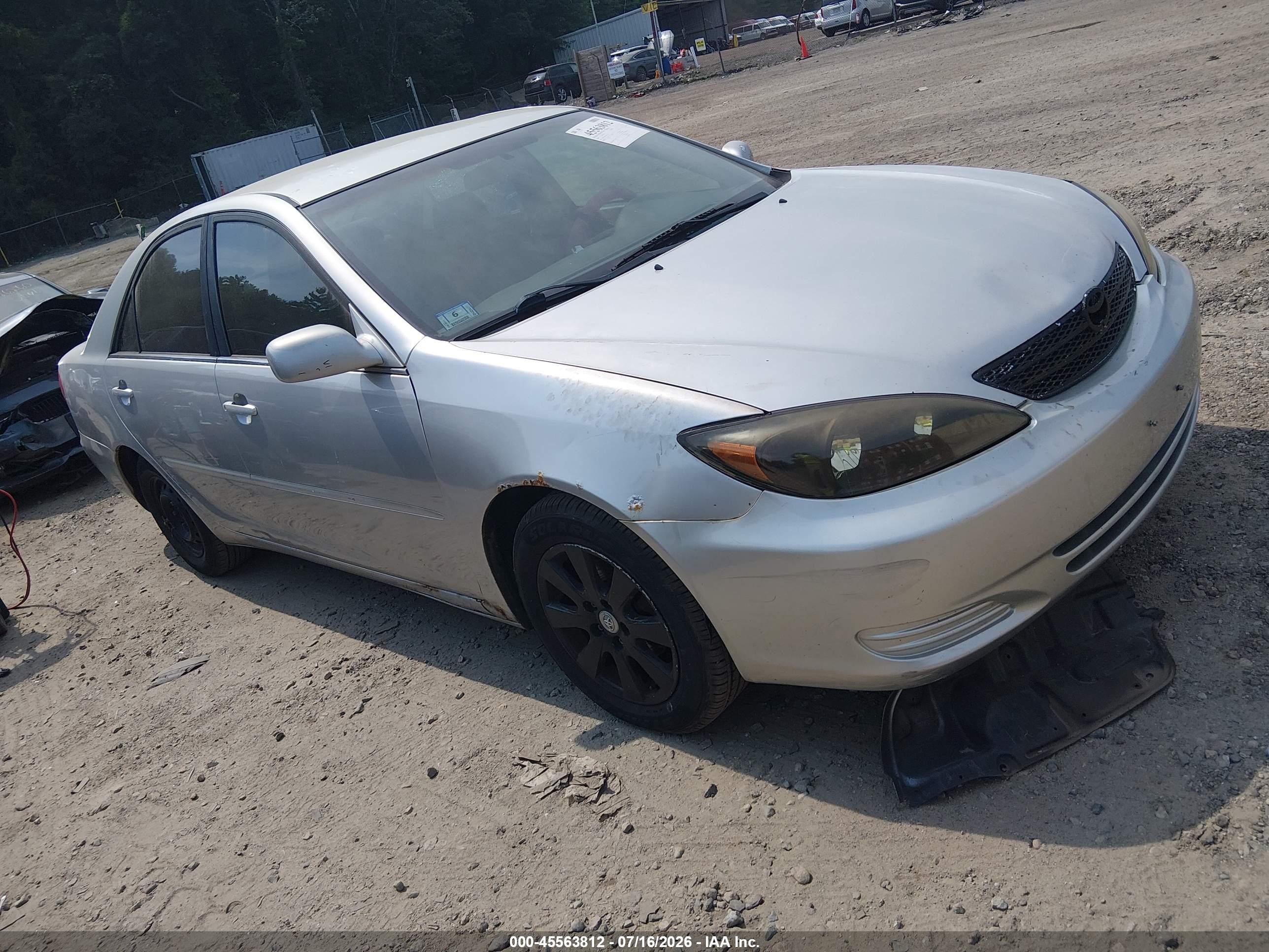2004 Toyota Camry SE, VIN 4T1BE32K94U827175 — Side