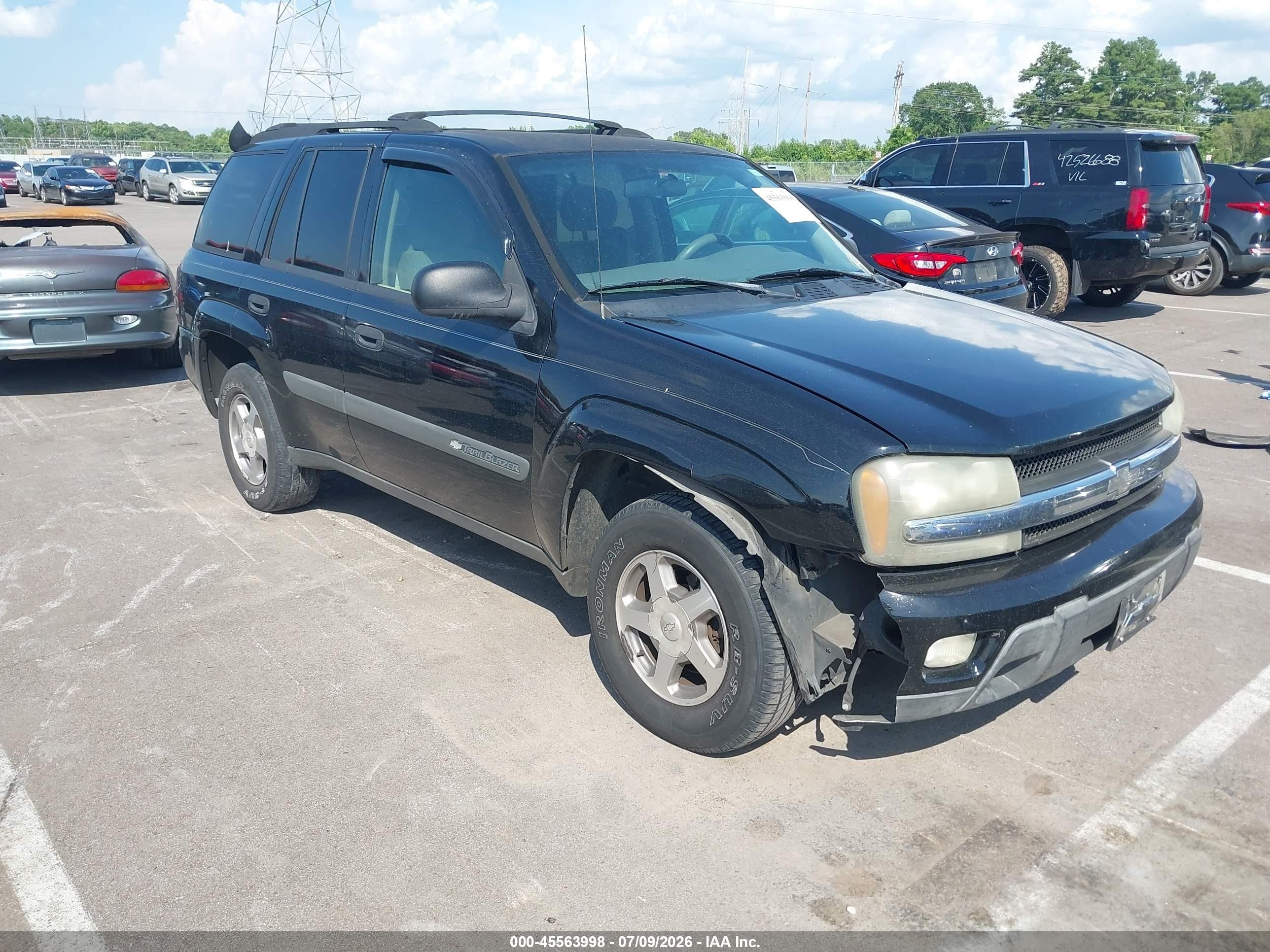 2004 Chevrolet TrailBlazer LS, VIN 1GNDS13SX42363874 — Front end