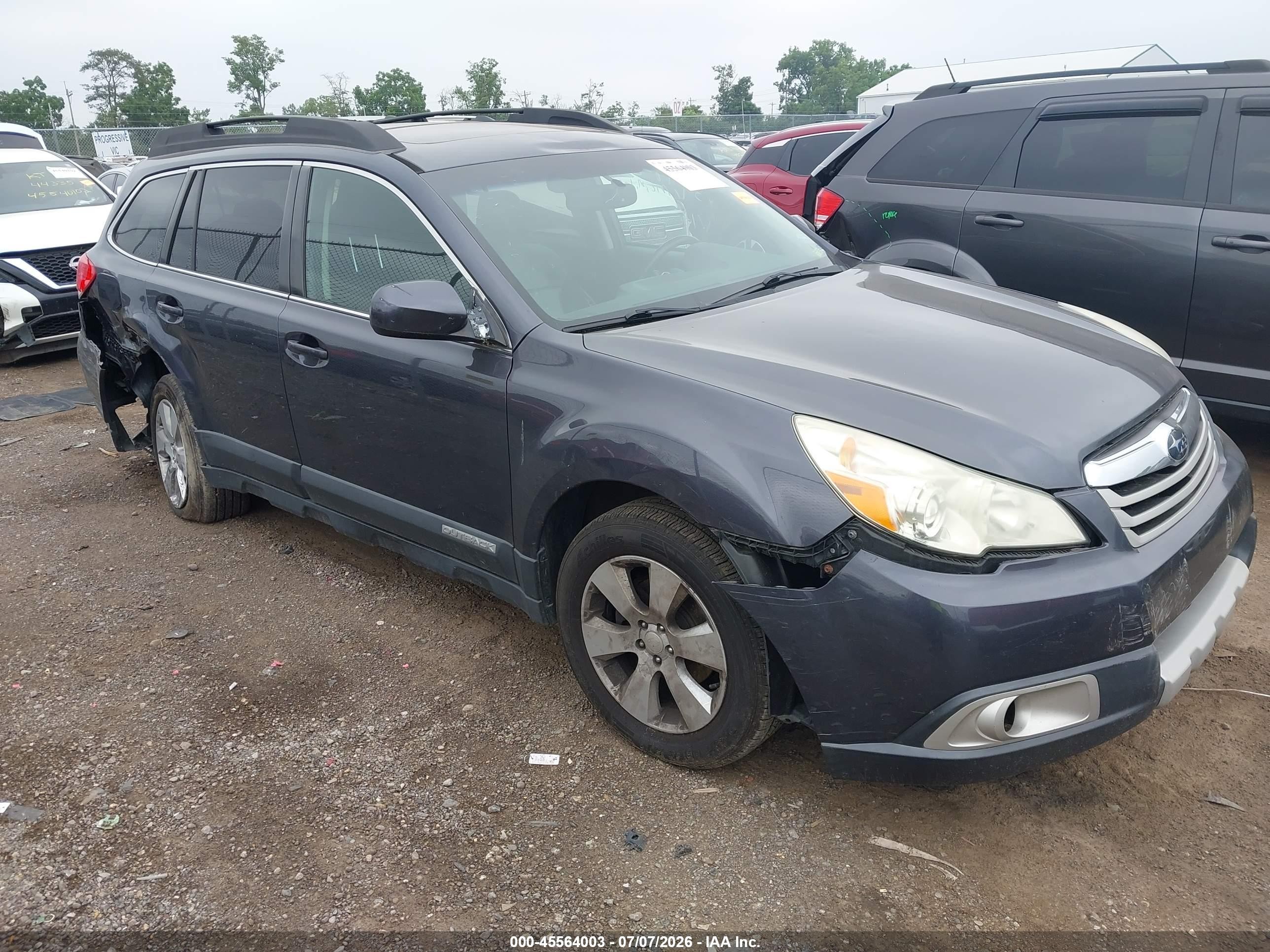 2010 Subaru Outback Limited Power Moon, VIN 4S4BRCKC5A3325343 — Перед