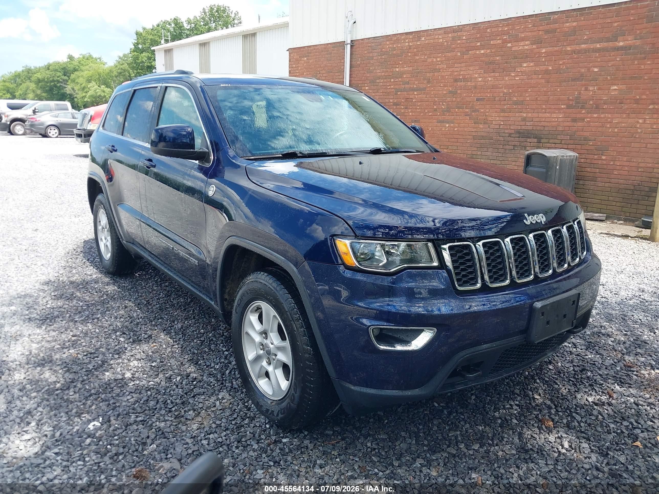 2017 Jeep Grand Cherokee Laredo, VIN 1C4RJFAG8HC667363 — Normal wear