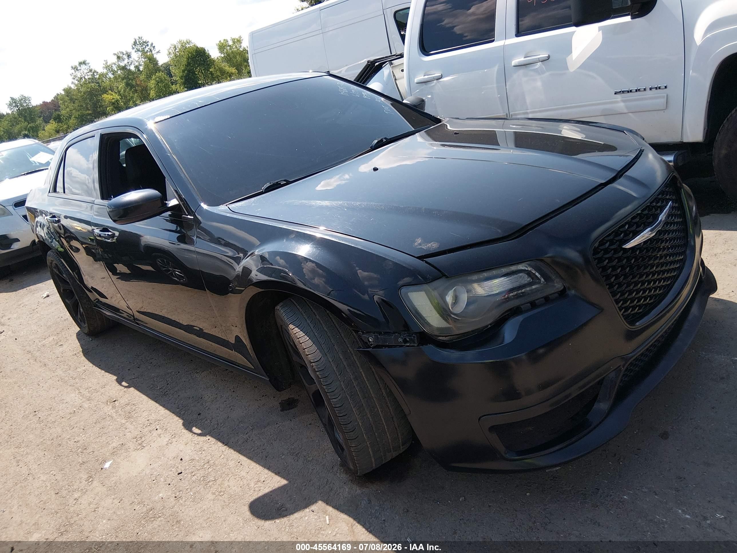 2015 Chrysler 300 S, VIN 2C3CCABG9FH859360 — Бок
