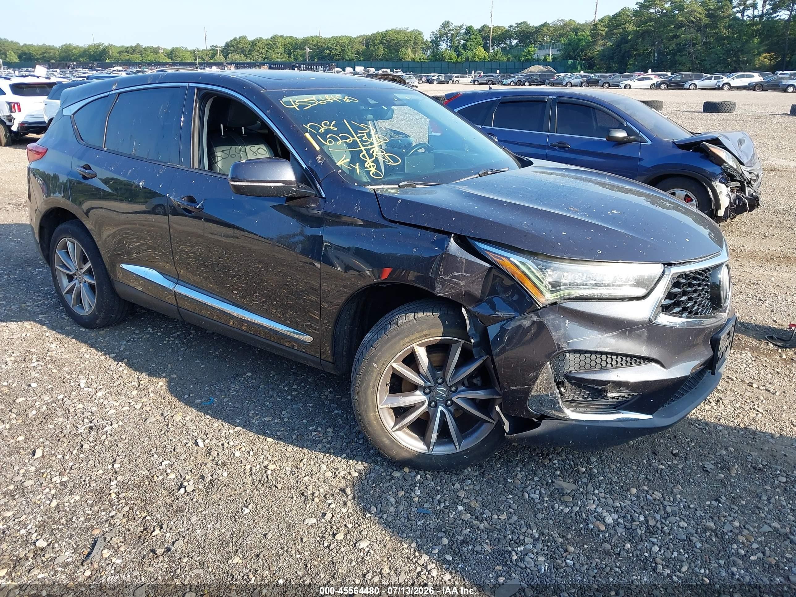 2019 Acura RDX Technology, VIN 5J8TC2H51KL000978 — Front end
