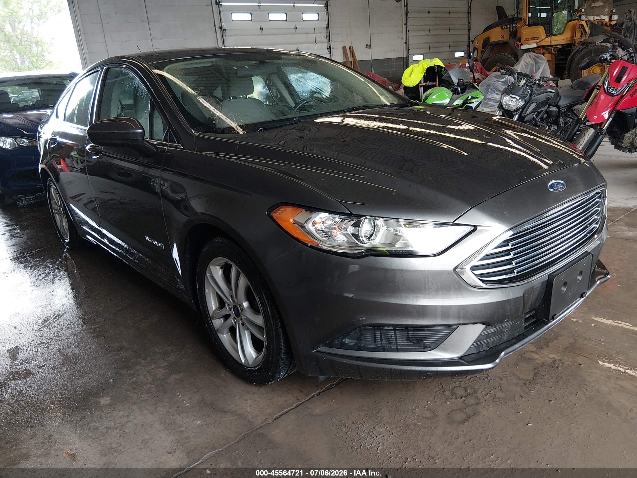 2018 Ford Fusion S, VIN 3FA6P0UUXJR122312 — Rear end