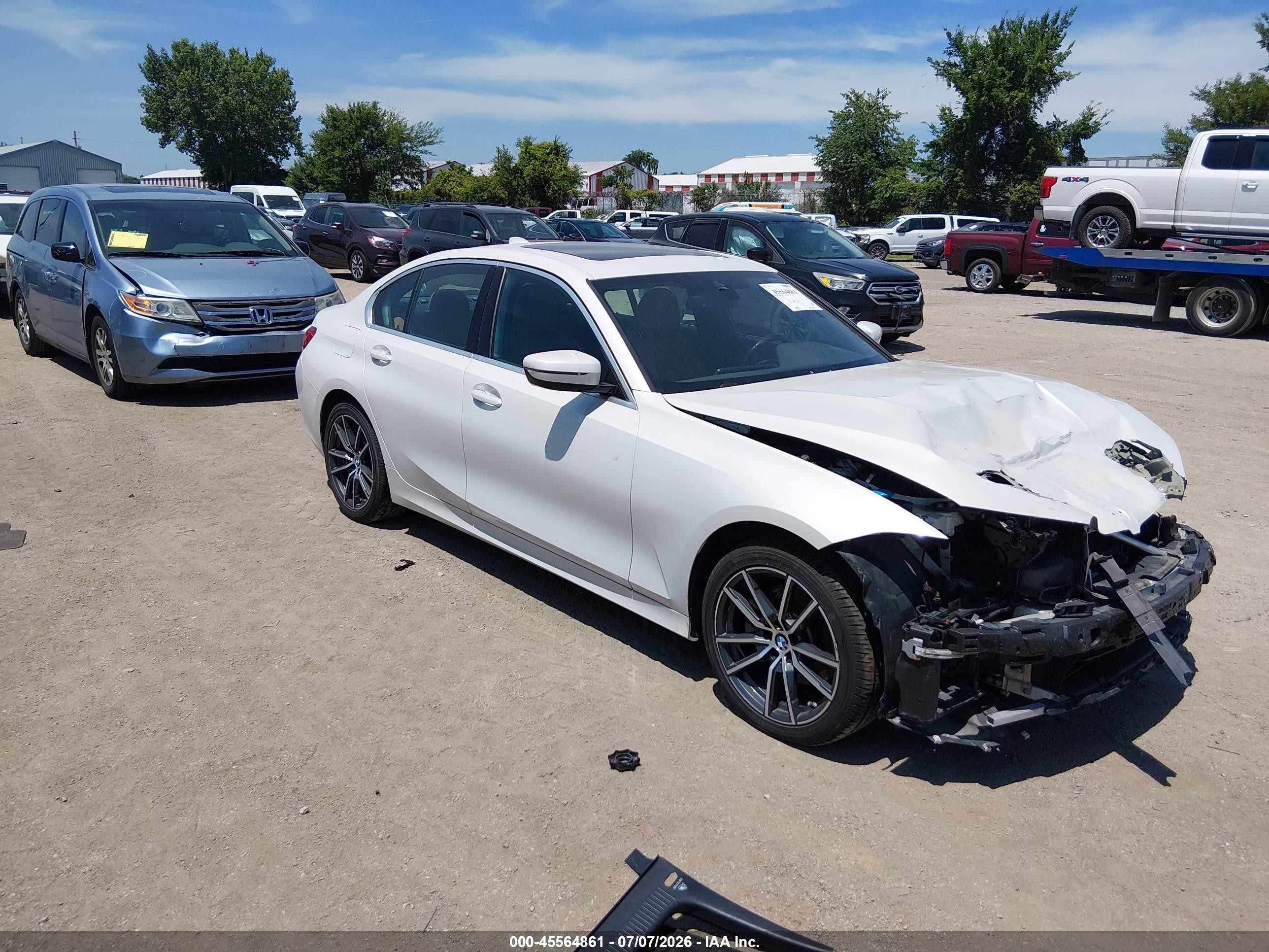 2020 BMW 3 Series 330i xDrive, VIN 3MW5R7J01L8B11621 — Front end