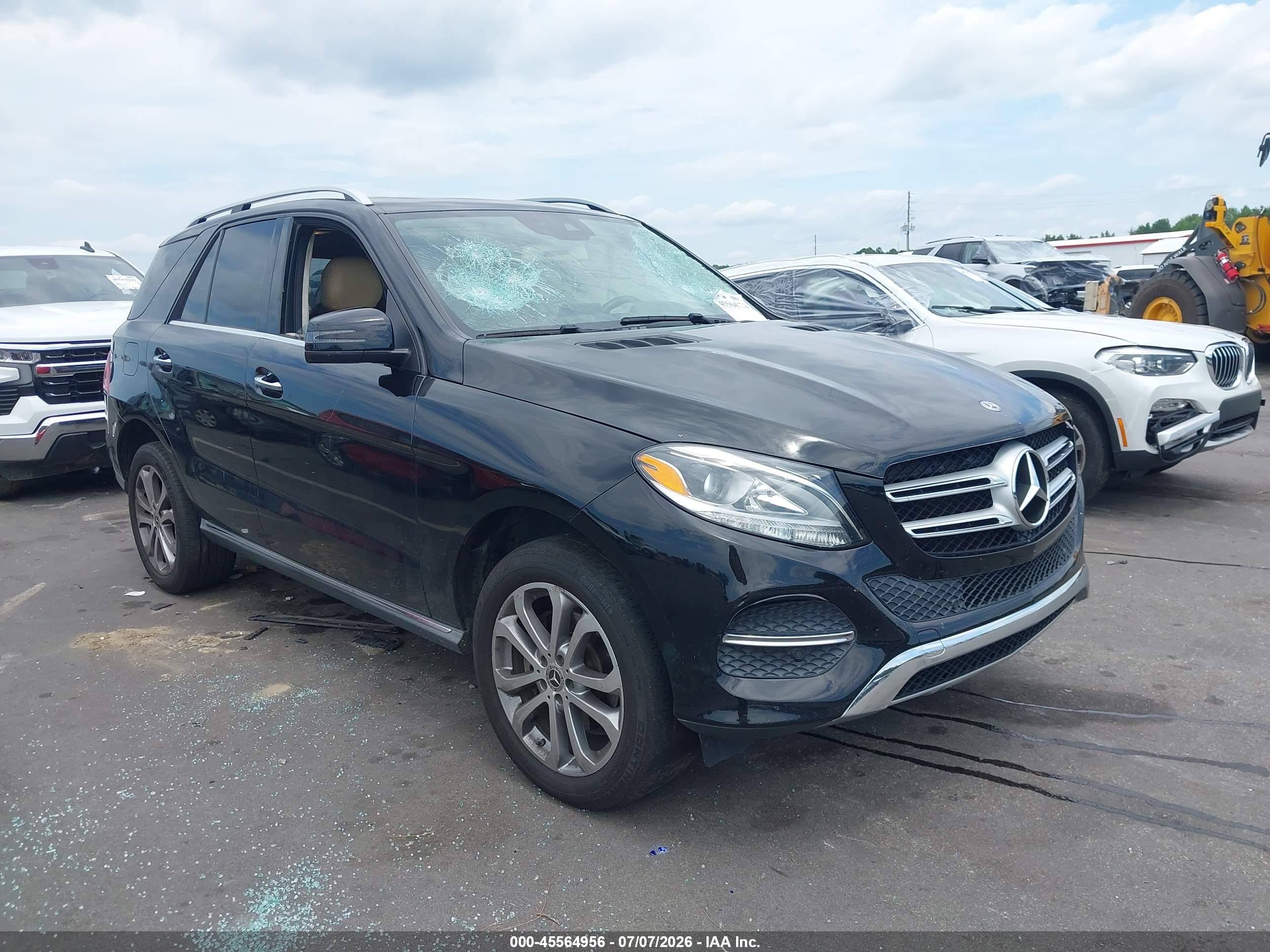 2017 Mercedes-Benz GLE 350, VIN 4JGDA5HB1HA976615 — Бок