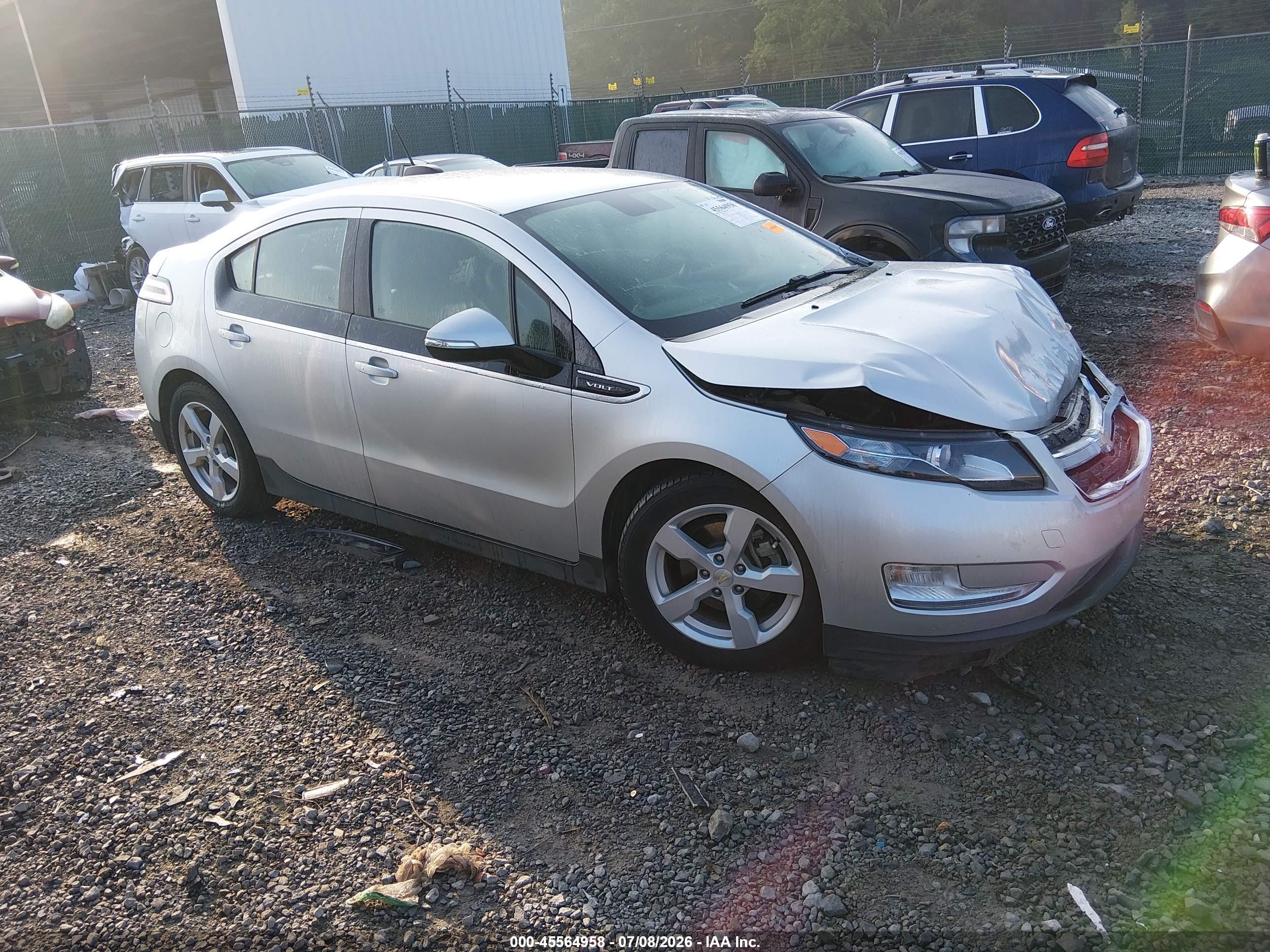 2015 Chevrolet Volt, VIN 1G1RB6E40FU112517 — Перед