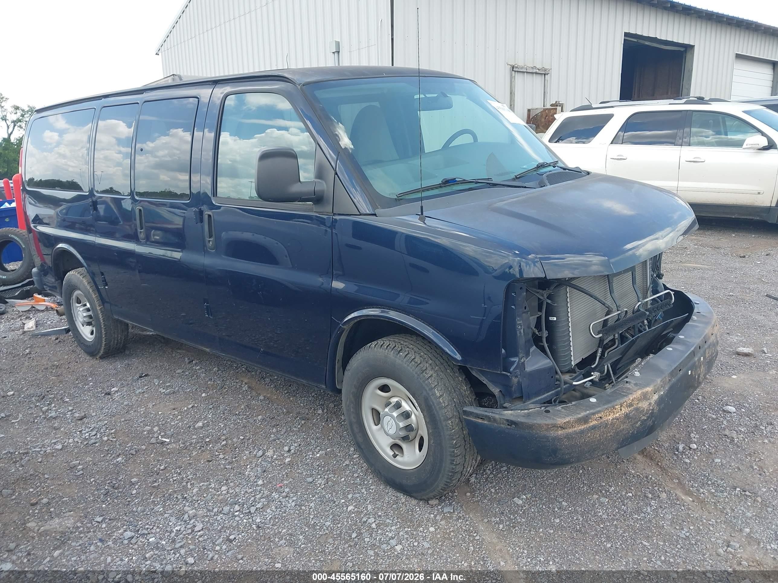 2015 Chevrolet Express 2500, VIN 1GAWGPFF1F1223881 — Front end