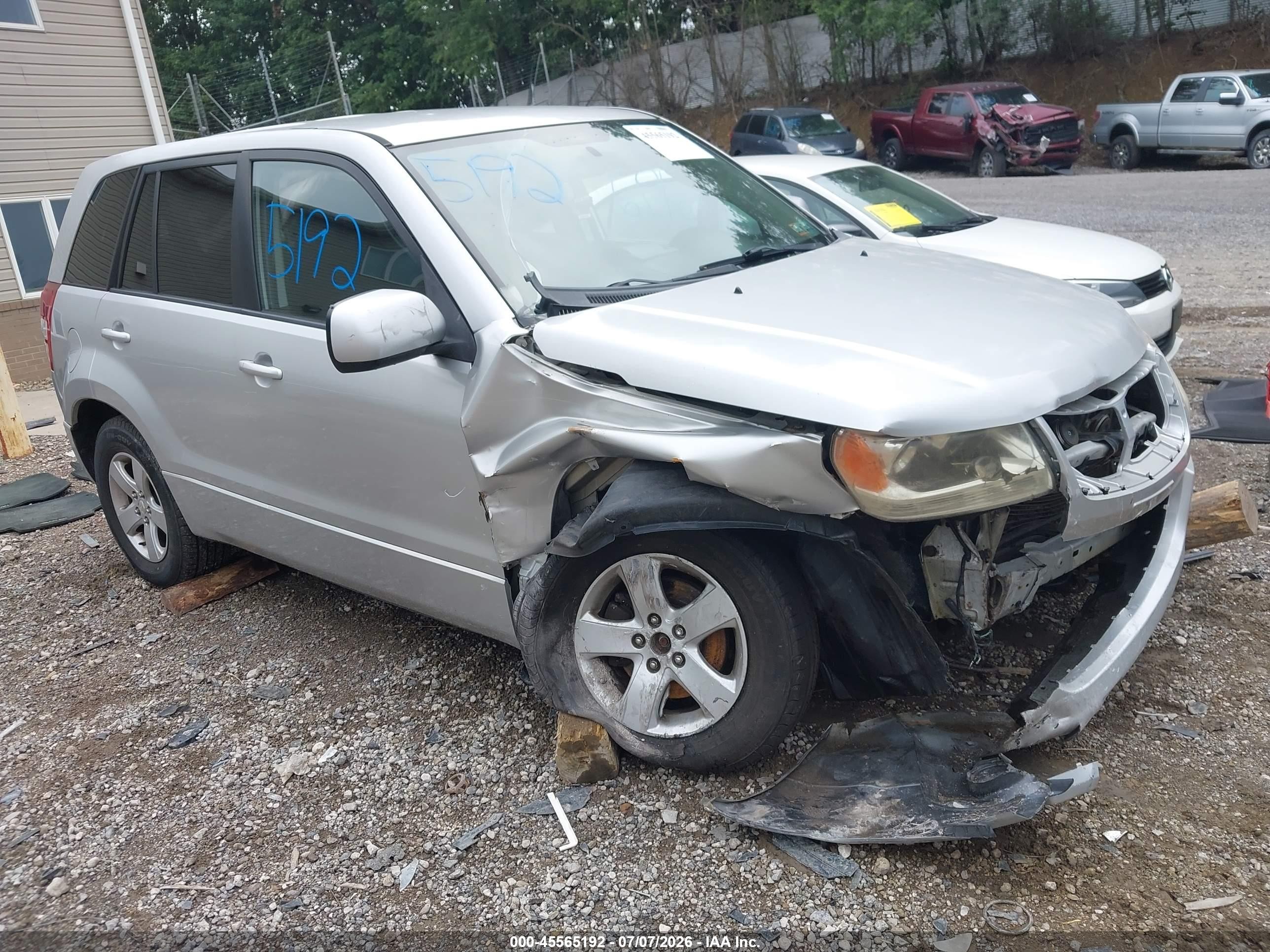 2011 Suzuki Grand Vitara Premium, VIN JS3TD0D27B4101630 — Front end