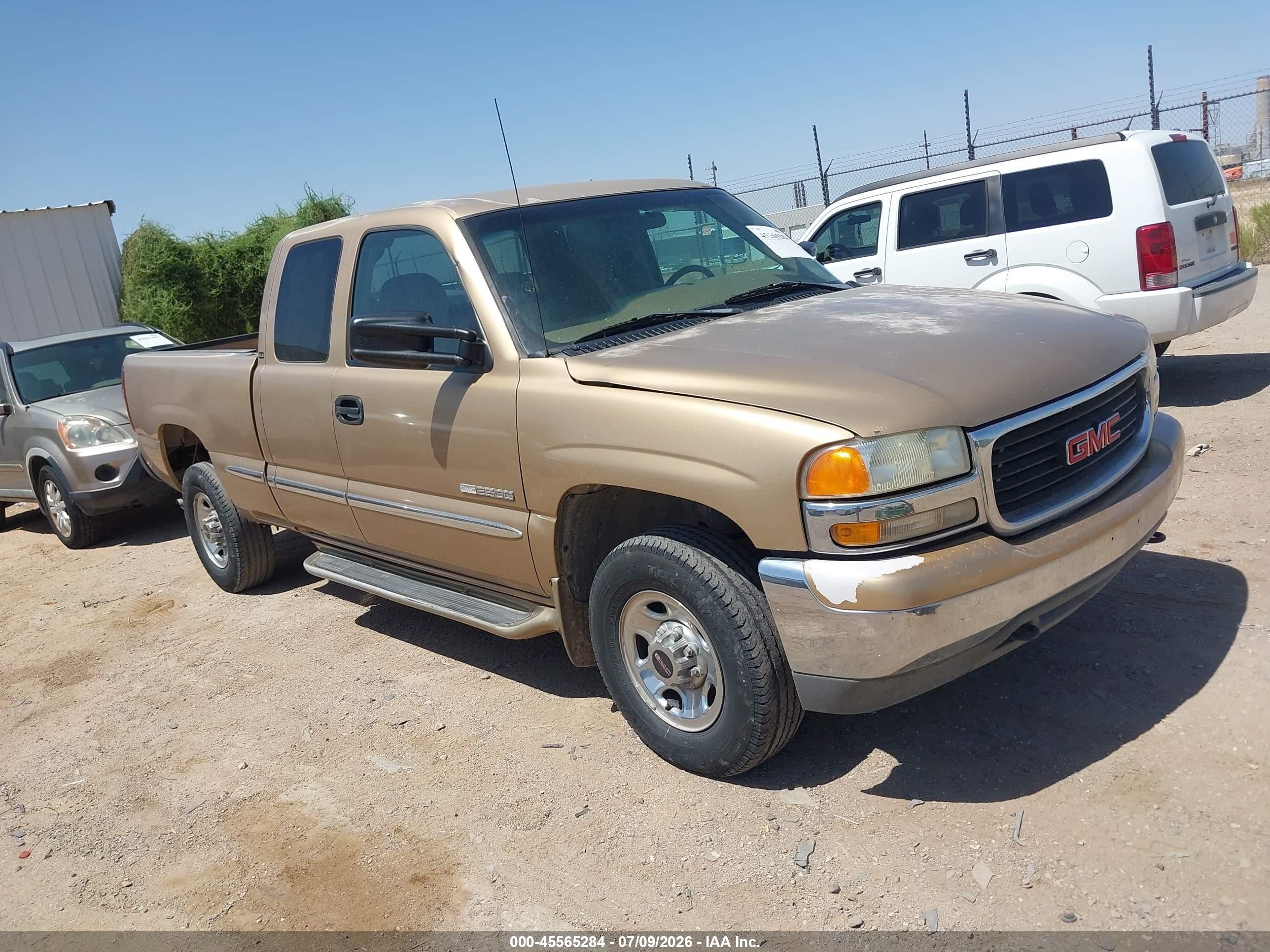 2000 GMC Sierra 2500 SL, VIN 1GTFC29U5YZ129717 — Перед