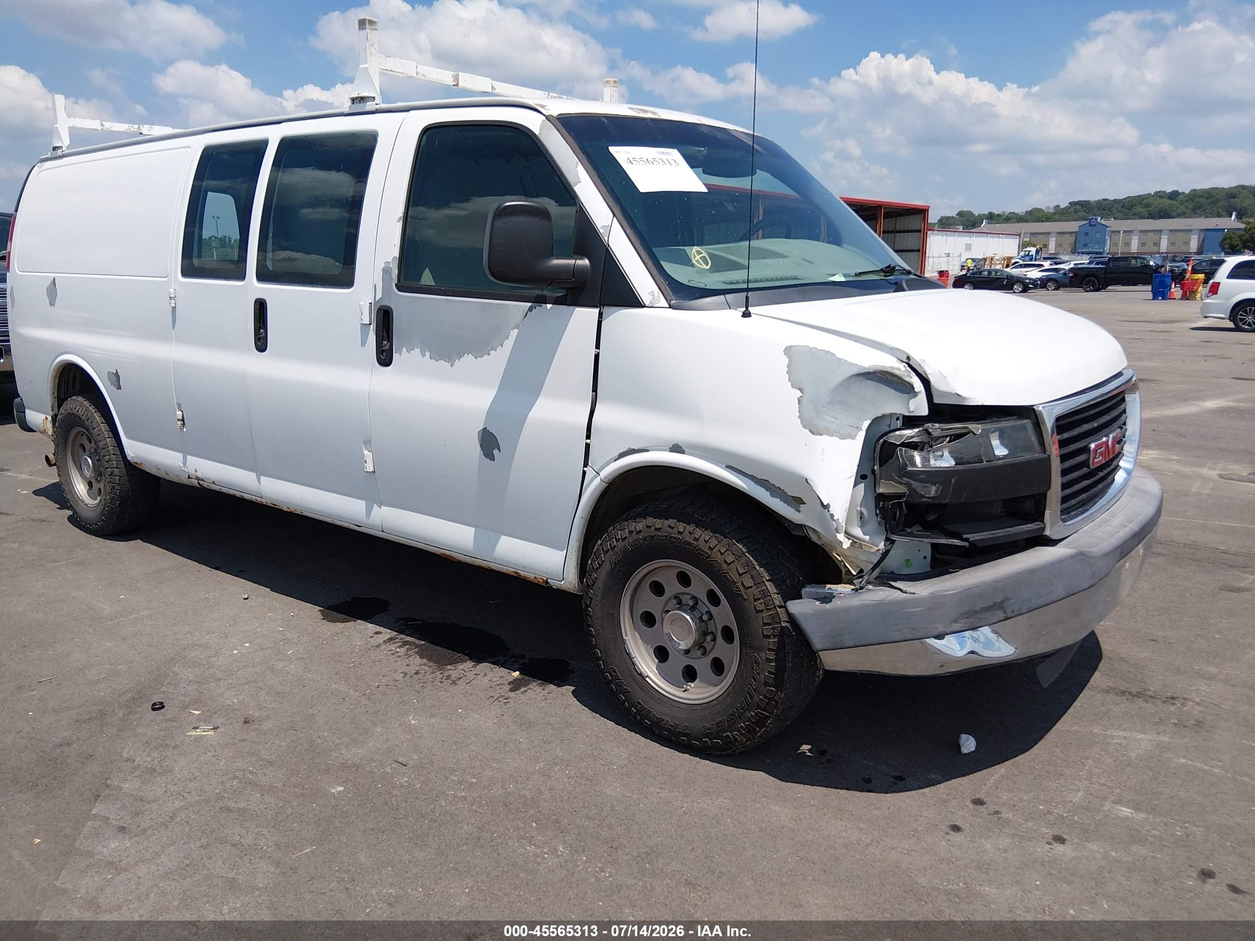 2011 GMC Savana, VIN 1GTW7GBG1B1183396 — Перед