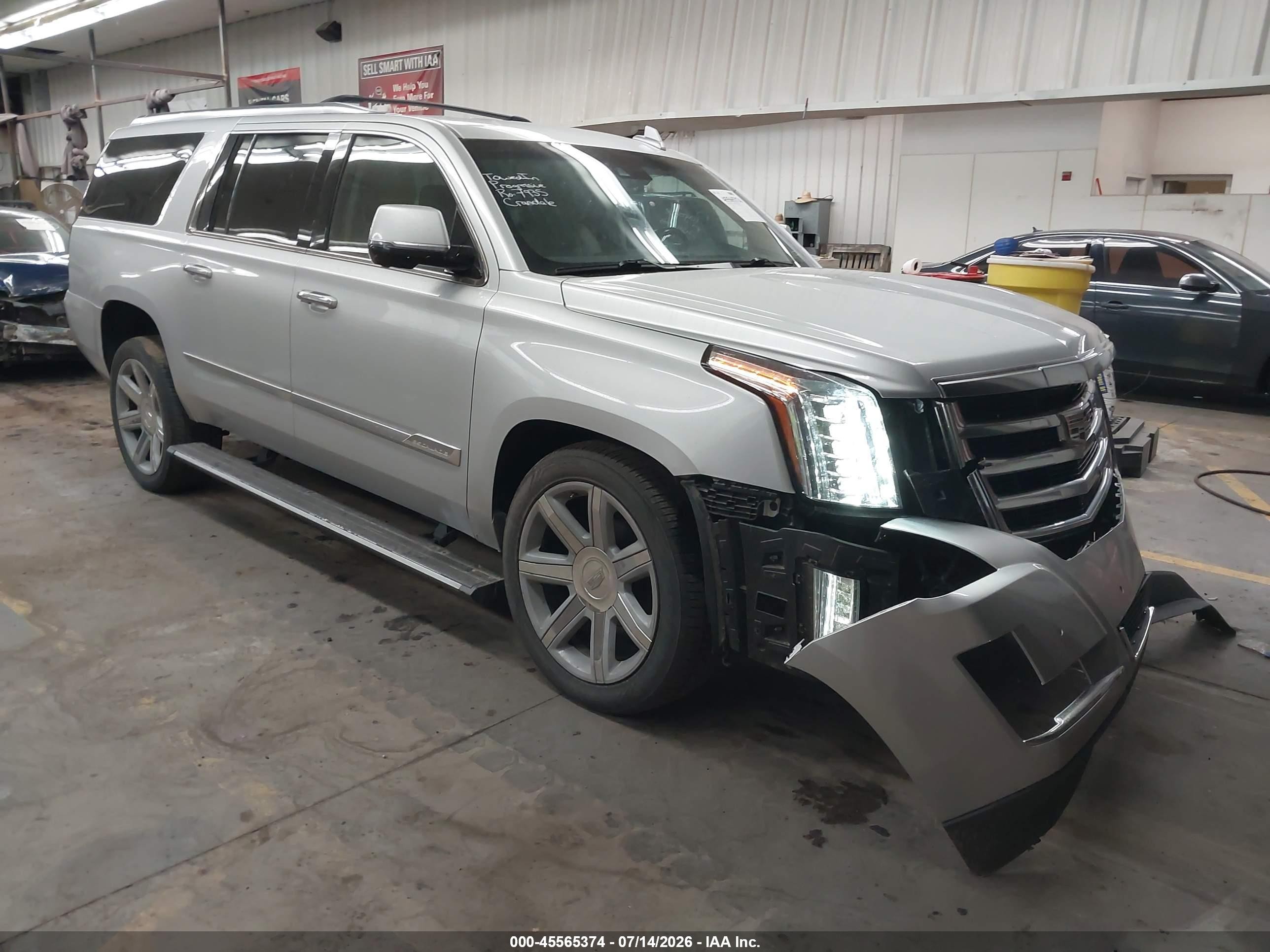 2015 Cadillac Escalade ESV Premium, VIN 1GYS4TKJ3FR617492 — Front end