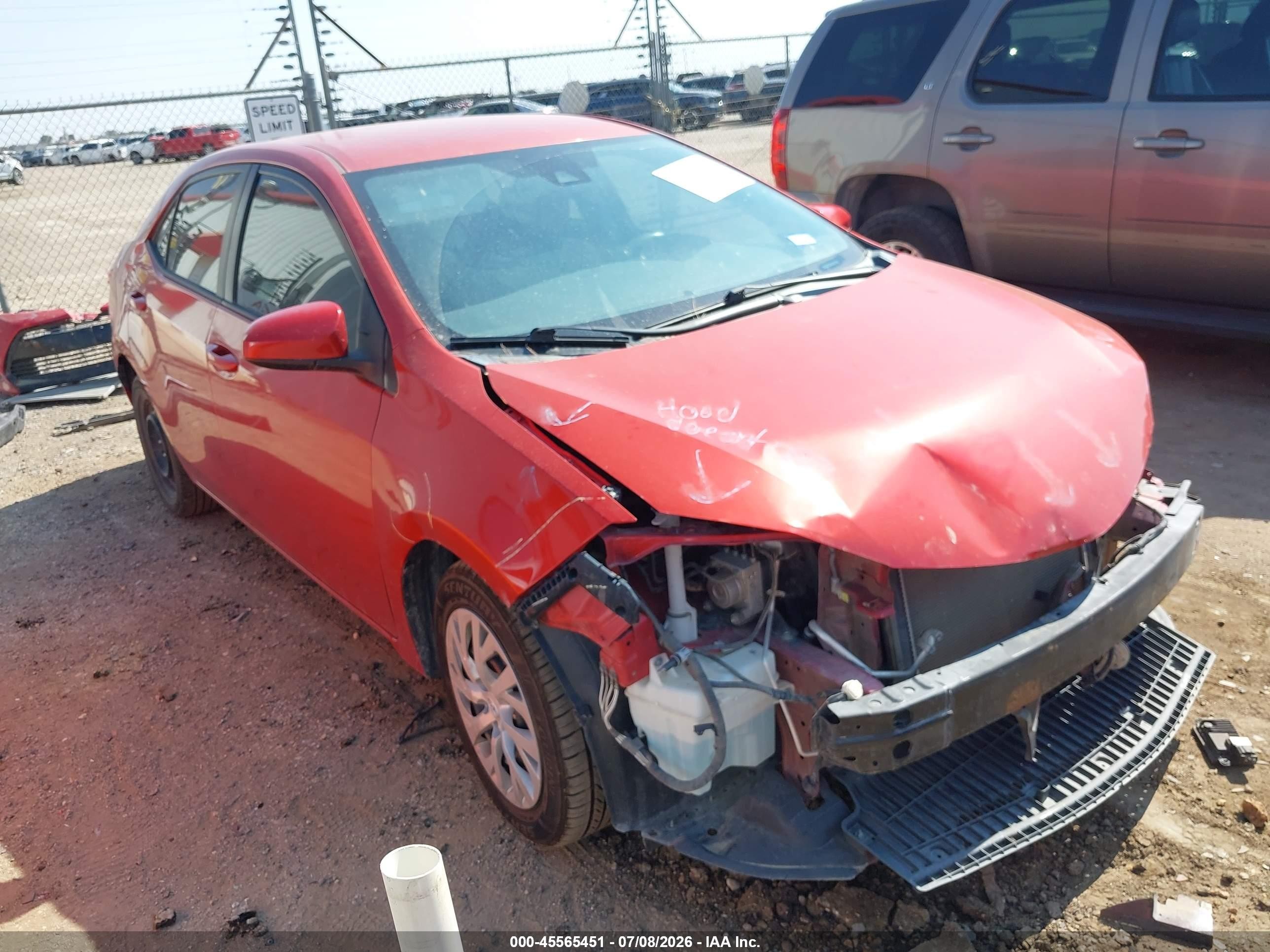 2019 Toyota Corolla LE, VIN 5YFBURHE7KP891981 — Front end