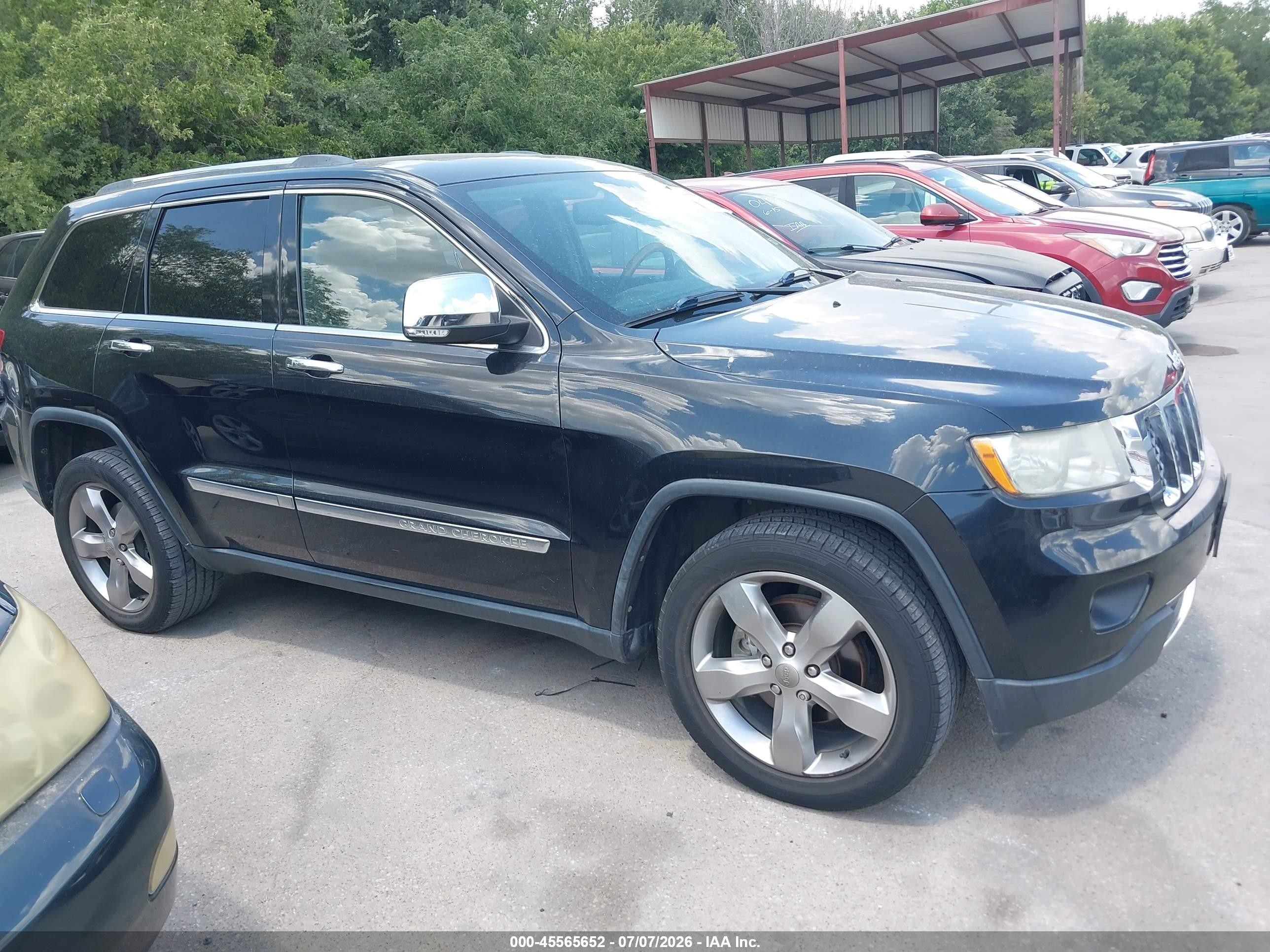 2013 Jeep Grand Cherokee Overland Summit, VIN 1C4RJECT8DC636984 — Normal wear