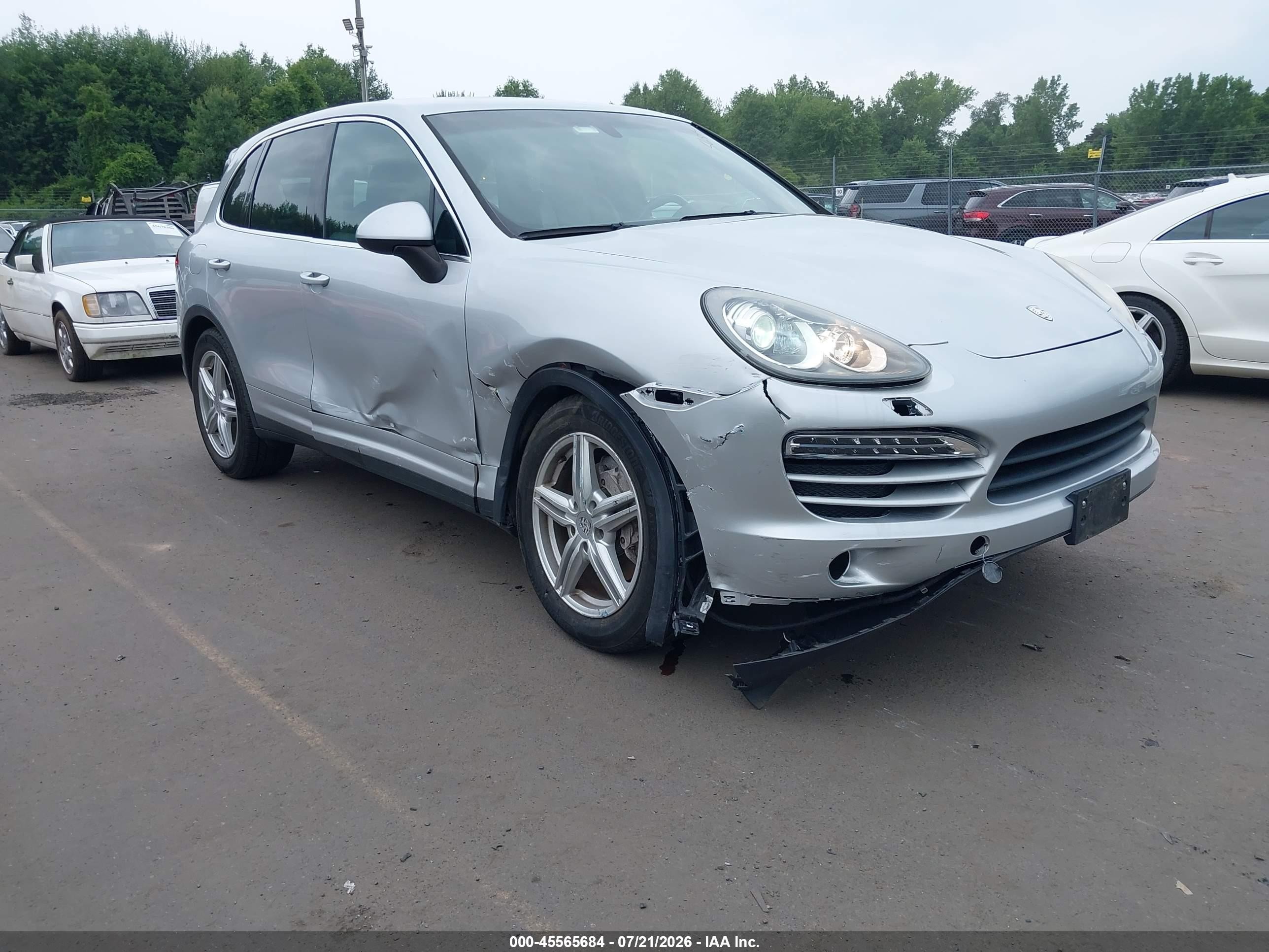 2012 Porsche Cayenne, VIN WP1AA2A2XCLA01381 — Side