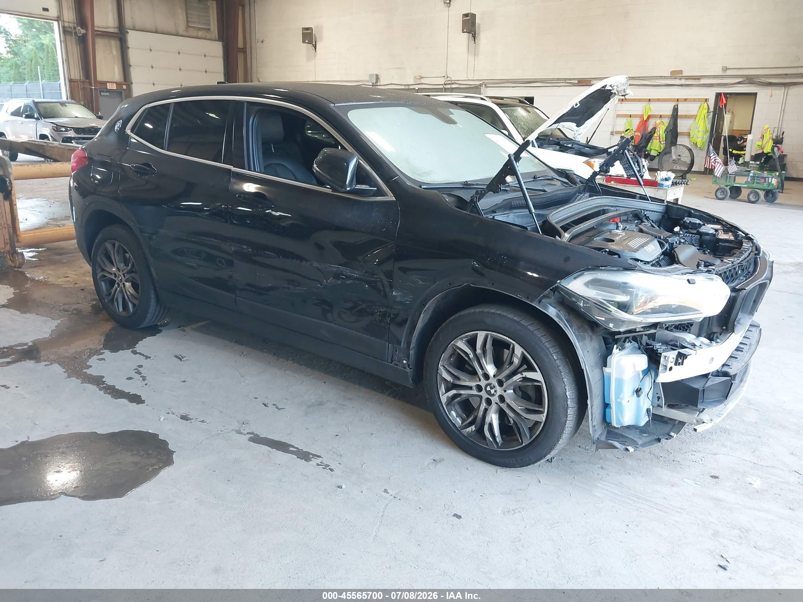 2018 BMW X2 xDrive28i, VIN WBXYJ5C38JEF71426 — Бок