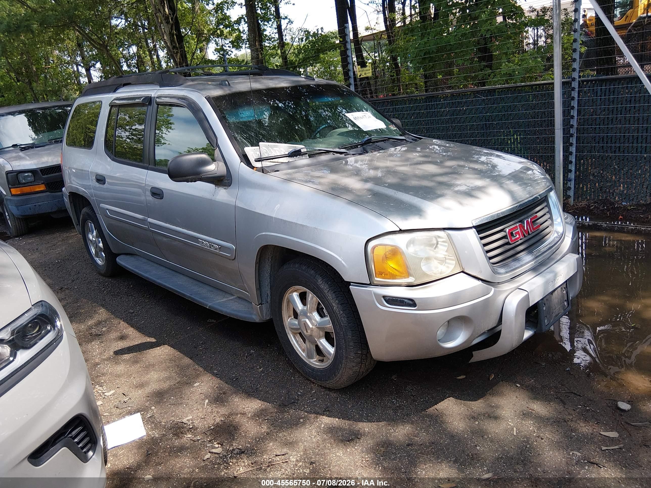 2005 GMC Envoy SLE, VIN 1GKET16SX56162576 — Normal wear