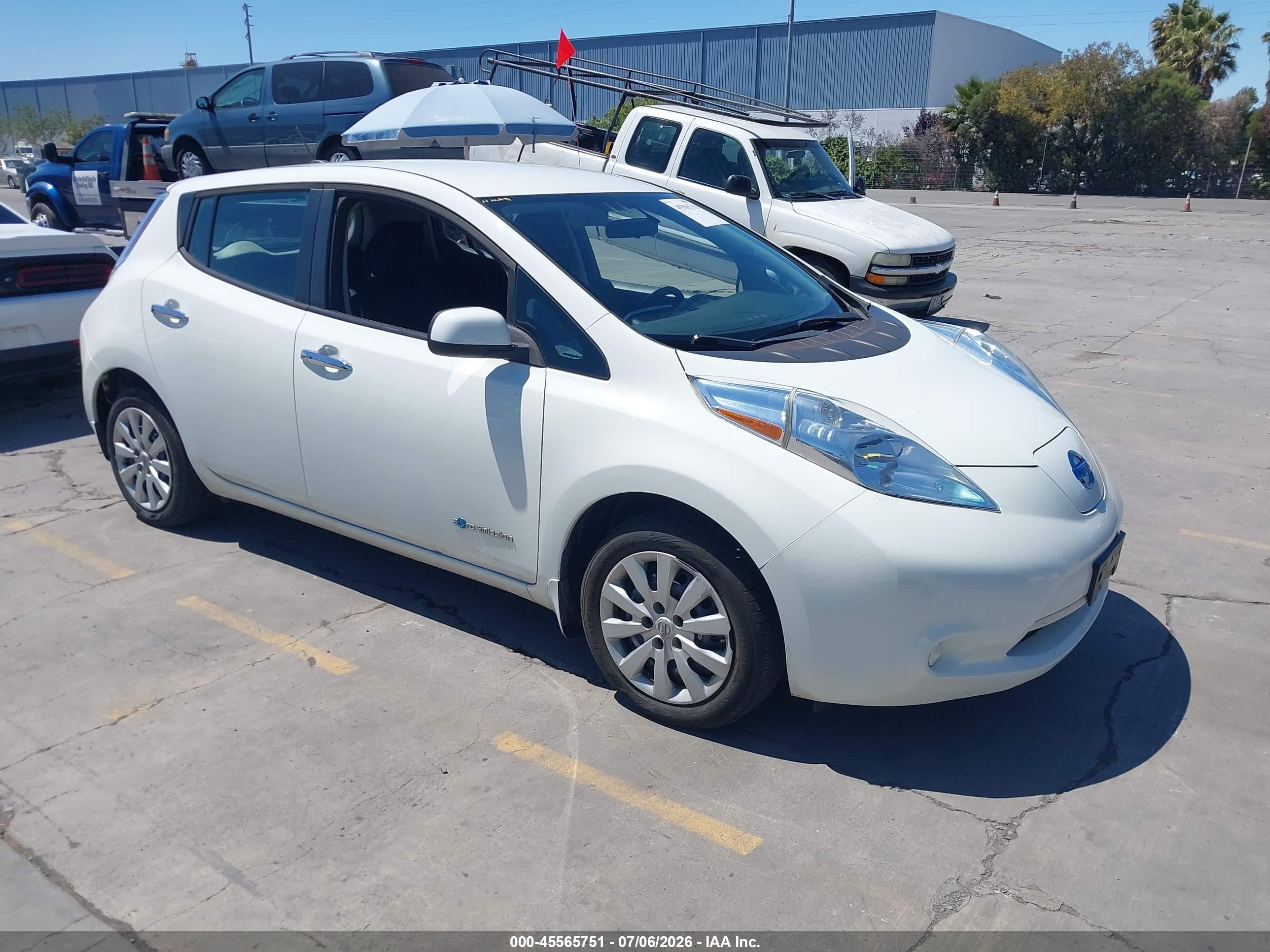 2017 Nissan LEAF S, VIN 1N4BZ0CP9HC303236 — Normal wear
