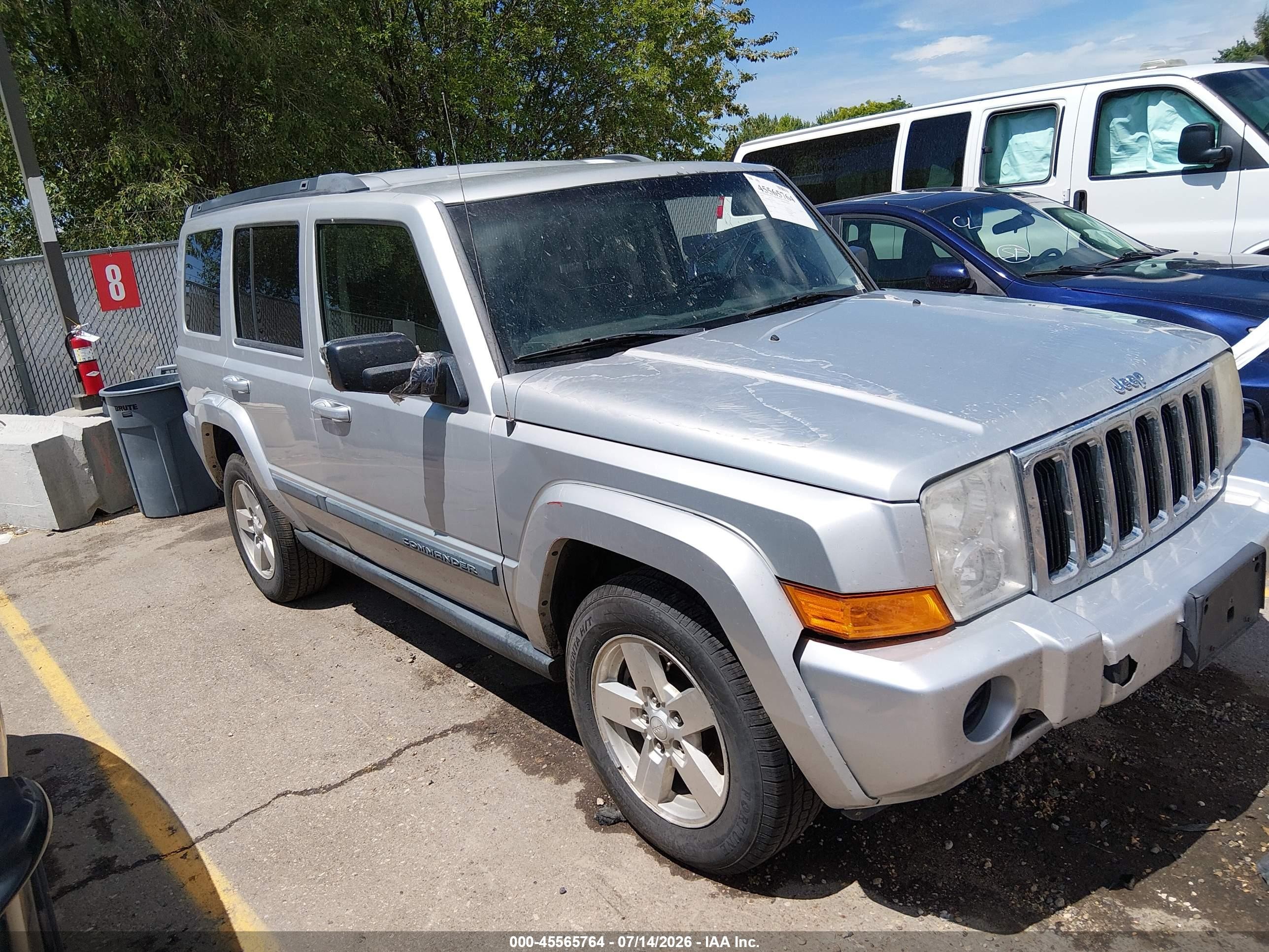 2008 Jeep Commander Sport, VIN 1J8HG48K38C206766 — Normal wear