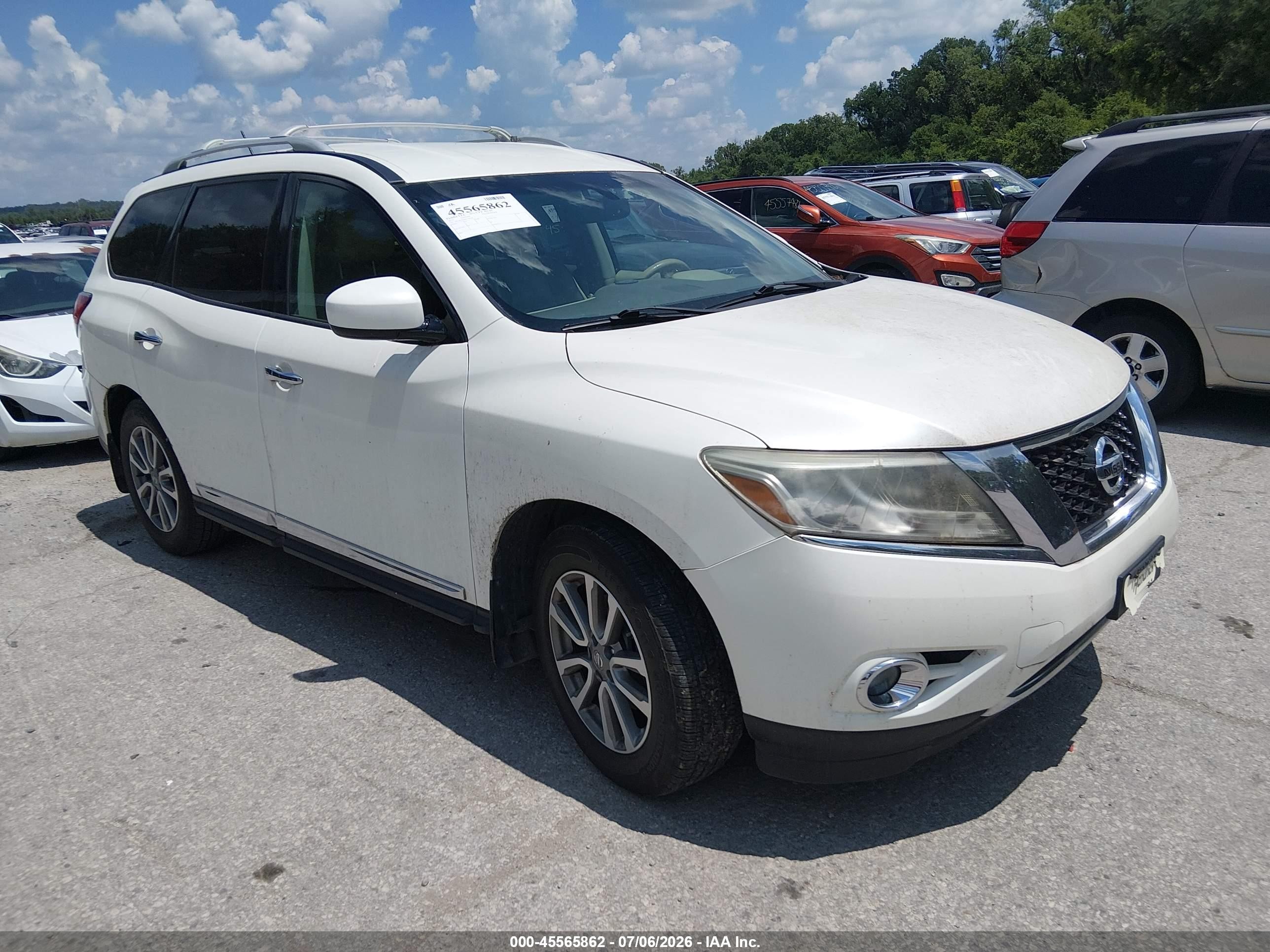 2015 Nissan Pathfinder S, VIN 5N1AR2MN0FC703158 — Normal wear