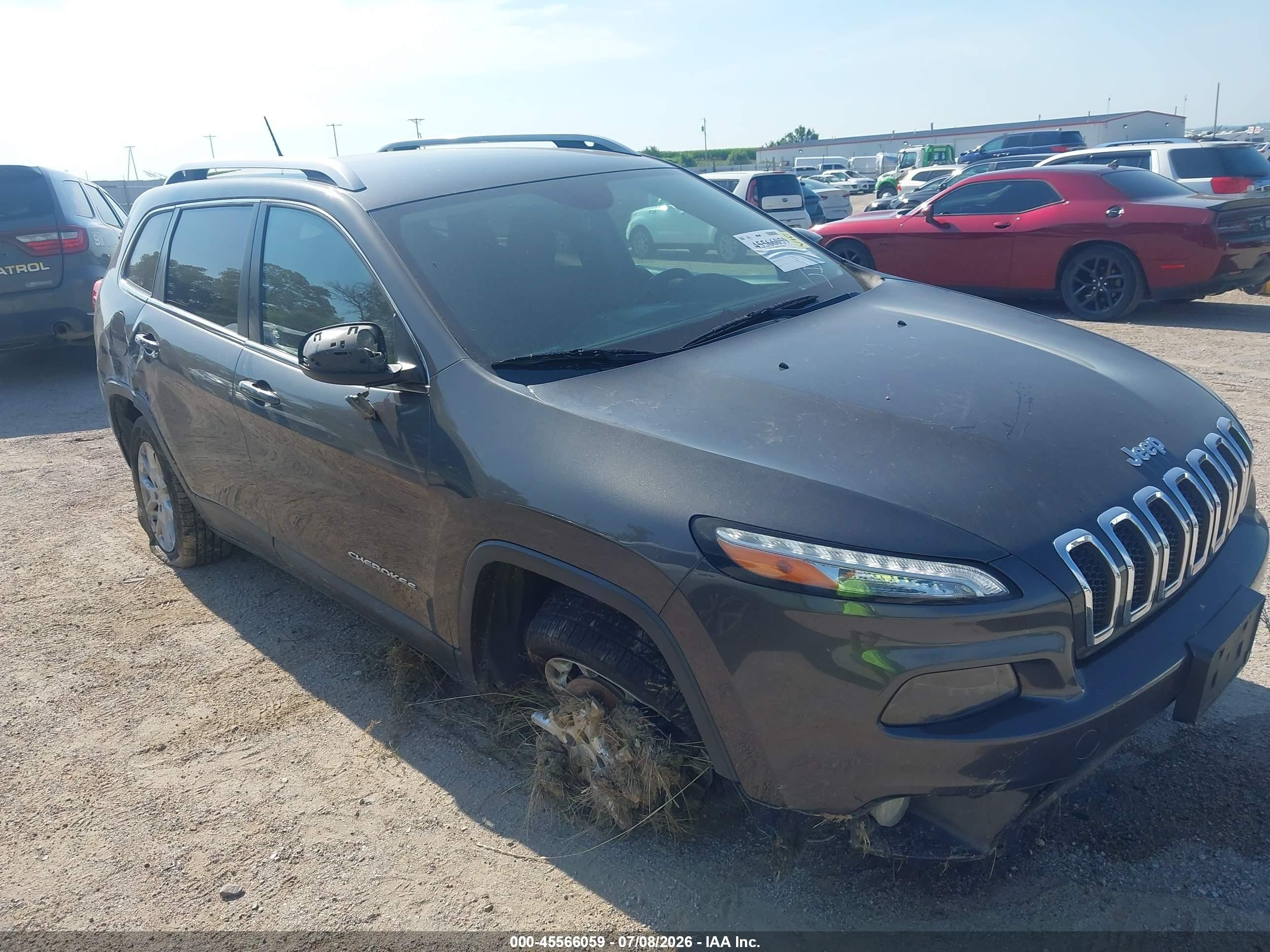 2014 Jeep Cherokee Latitude, VIN 1C4PJLCB6EW157756 — Side