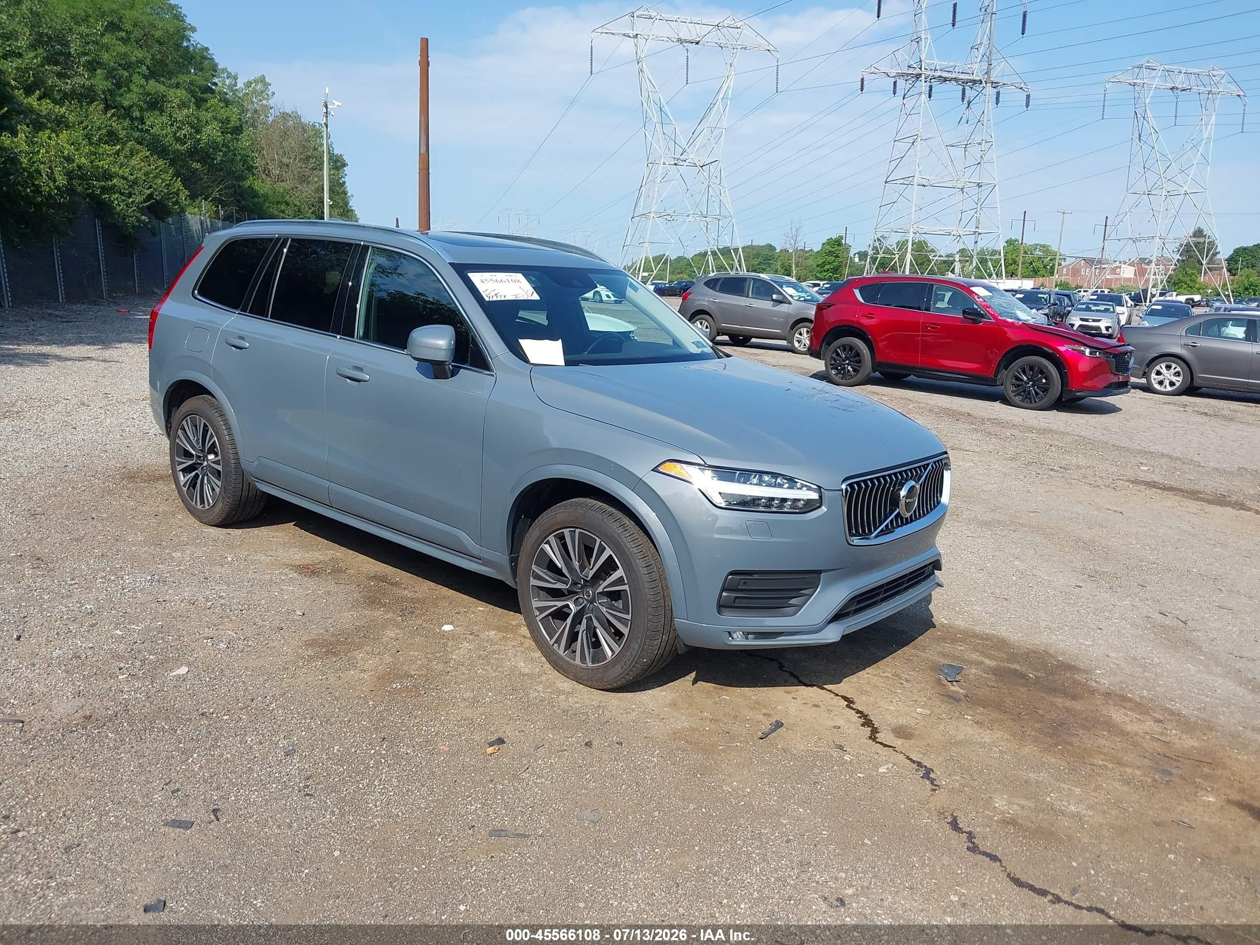 2022 Volvo XC90 Momentum, VIN YV4A22PK3N1835428 — Side